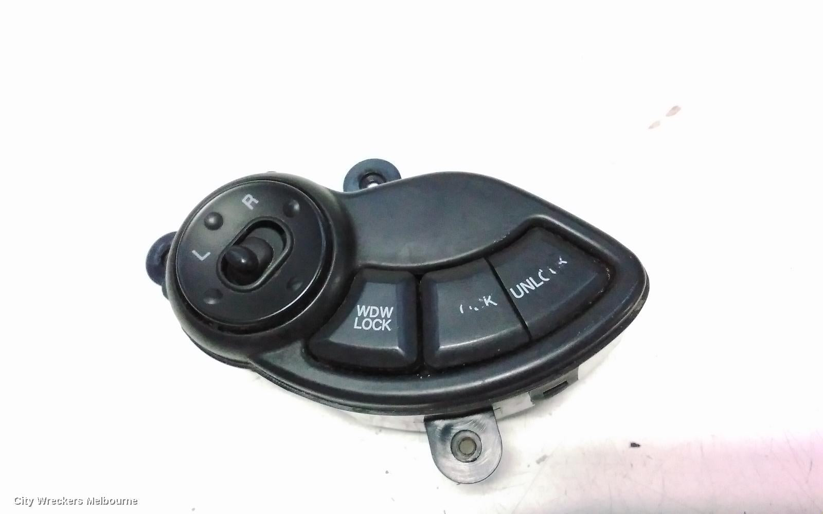HYUNDAI SANTA FE PWR DR WIND SWITCH, RH FRONT MASTERSWITCH, SM, 11/2000 - 11/2005 - Image 2