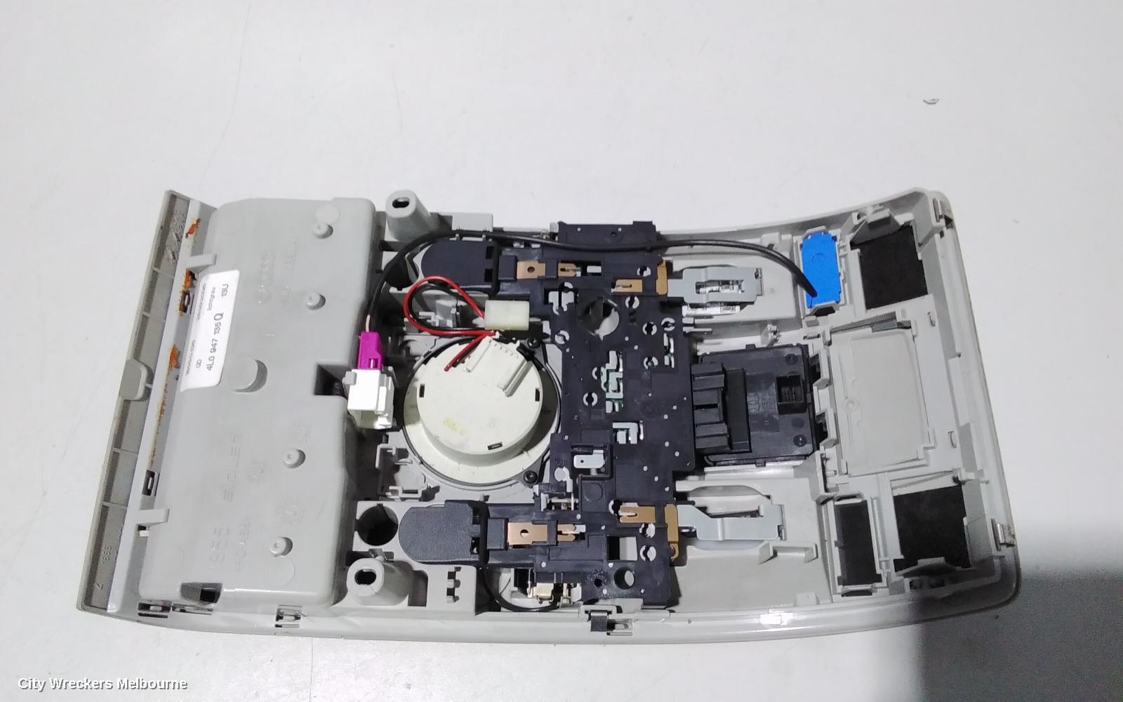 AUDI Q7 COURTESY LIGHT, FRONT (CENTRE), W/ SUNROOF CONTROLS TYPE, 4L, 09/2006 - 08/2015 - Image 3