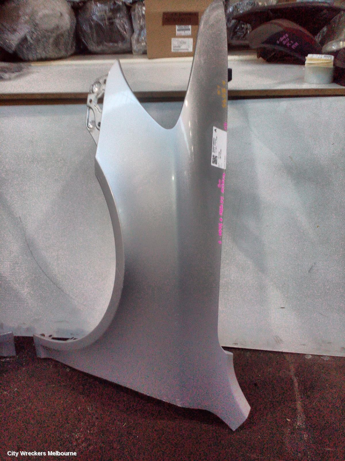 SKODA OCTAVIA LEFT GUARD, 1Z, 05/2009 - 10/2013 - Image 1