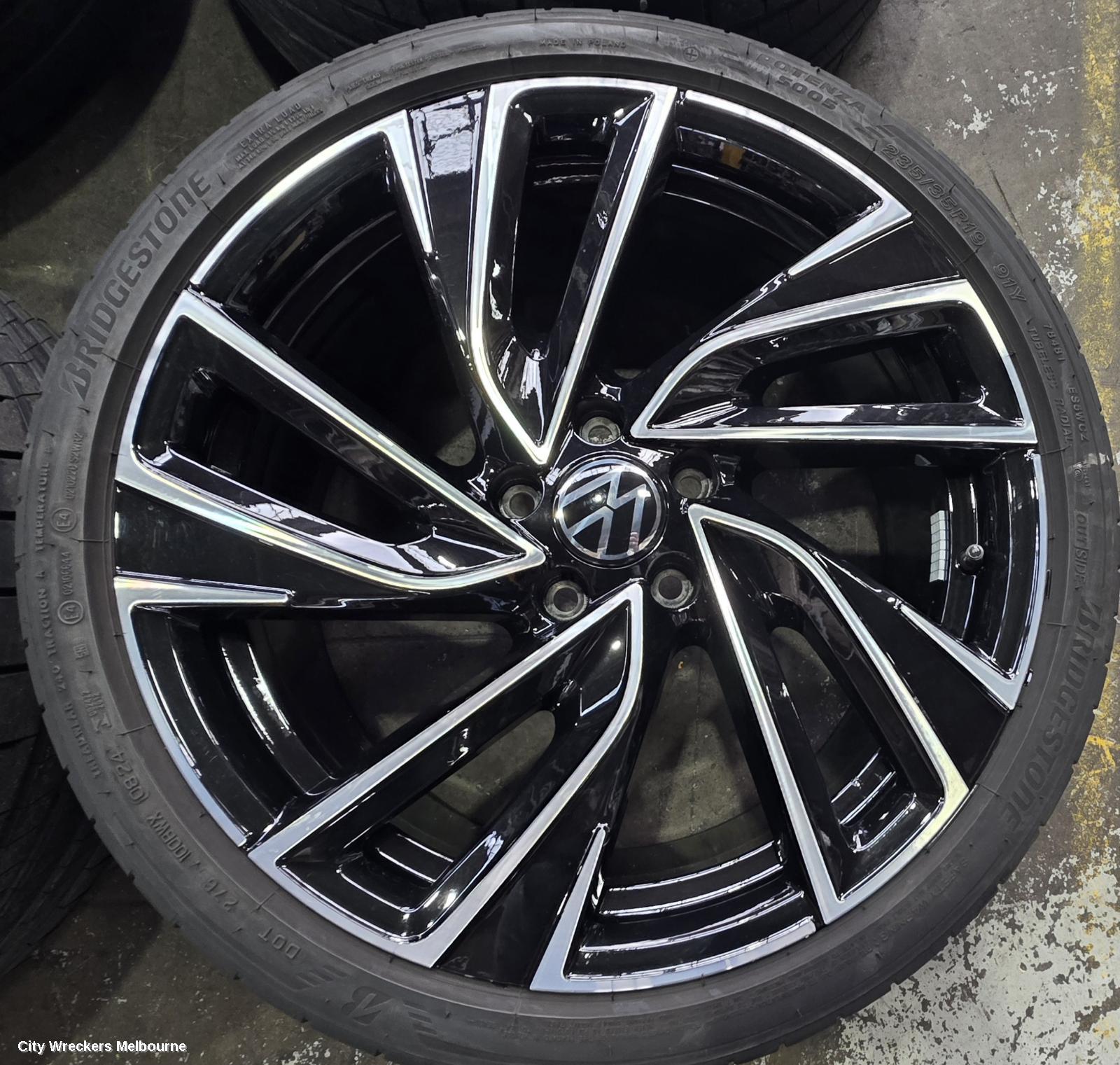 VOLKSWAGEN GOLF WHEEL MAG, FACTORY, 19X8IN, ADELAIDE, 5 V SPOKE, BI-COLOUR, GEN 8, 09/2020 - 06/2024 - Image 3
