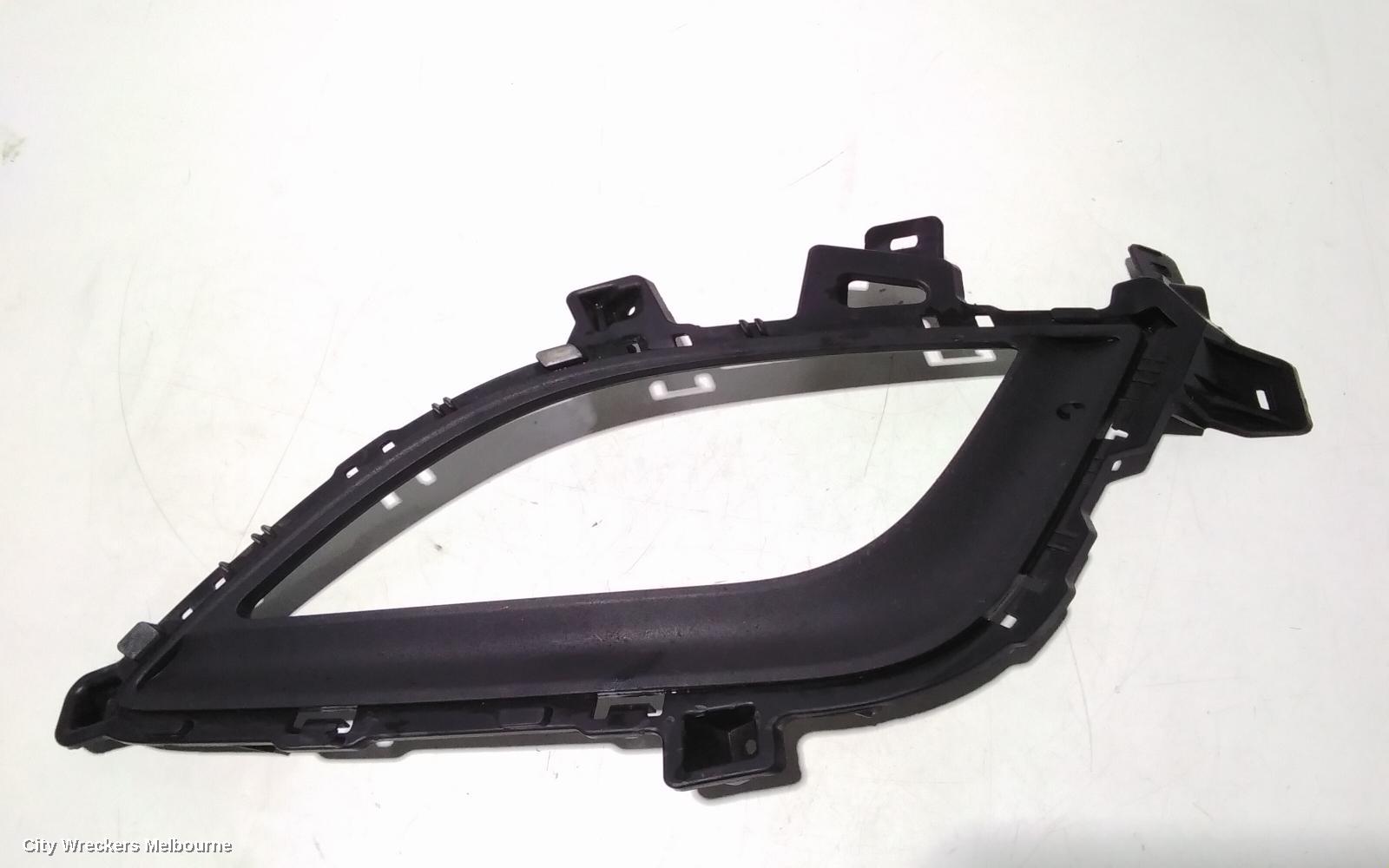 HYUNDAI I30 LEFT INDICATOR/FOG/SIDE, BUMPER FOGLAMP SURROUND, NON DAY TIME RUNNING LAMP TYPE, GD, 02/2012 - 02/2017 - Image 1