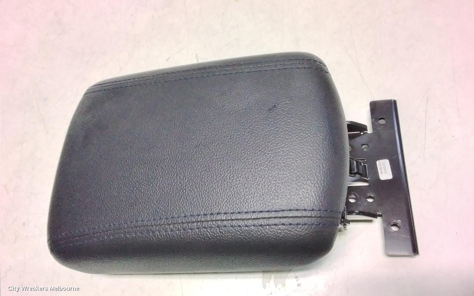 HYUNDAI TUCSON CONSOLE, CONSOLE LID ONLY, TL, W/ PARK BRAKE LEVER, 06/2015 - 01/2021 - Image 3