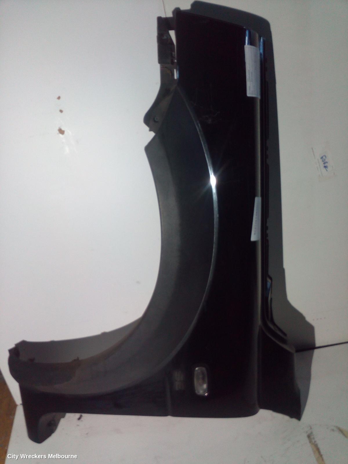 LAND ROVER FREELANDER LEFT GUARD, 03/1998 - 02/2004 - Image 1