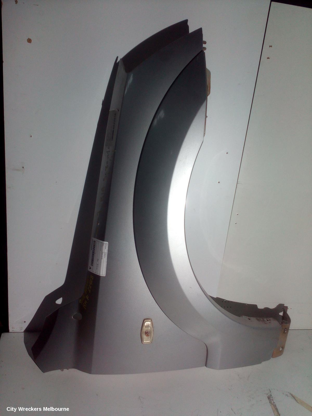 KIA SORENTO RIGHT GUARD, BL, 02/2003 - 10/2006 - Image 1