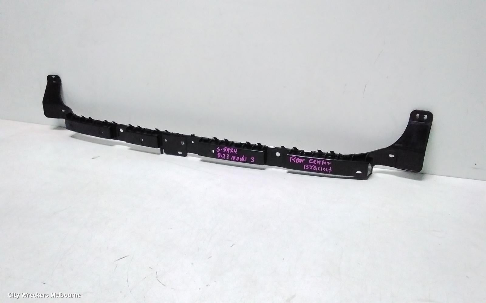 TESLA MODEL 3, 1ST GEN, 06/2019 ONWARDS, REAR CENTRE BAR BRAKET: 140842 - Image 2