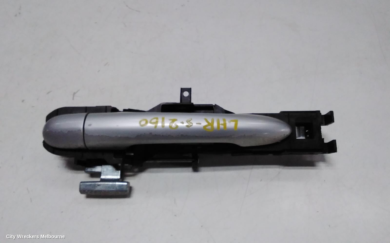 RENAULT KALEOS DOOR HANDLE, H45, OUTER, LH FRONT/REAR, 09/2008 - 10/2011 - Image 1