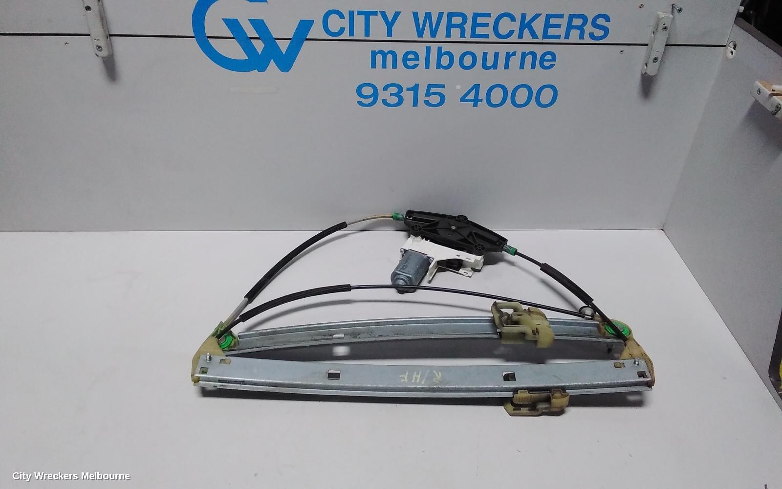 AUDI Q5 RIGHT FRONT WINDOW REG/MOTOR, 8R, DOOR REG ASSY (REG AND MOTOR), 12/2008 - 01/2017 - Image 1