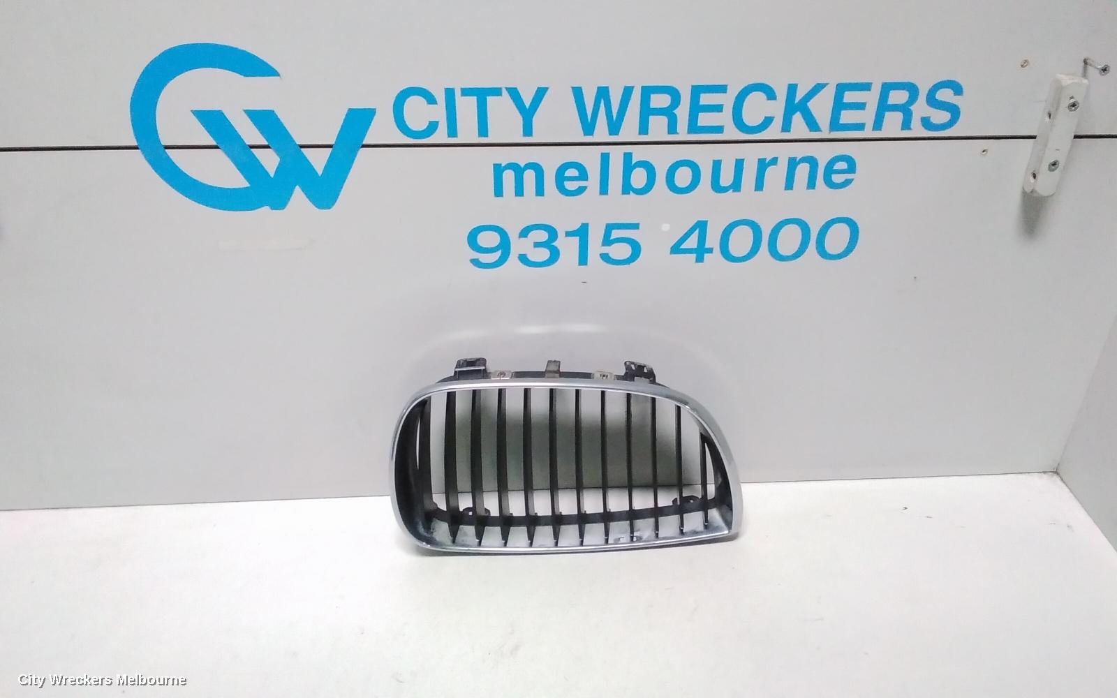 BMW 1 SERIES GRILLE, RADIATOR GRILLE (RH SIDE), E87, HATCH, CHROME, 10/2004 - 09/2011 - Image 1