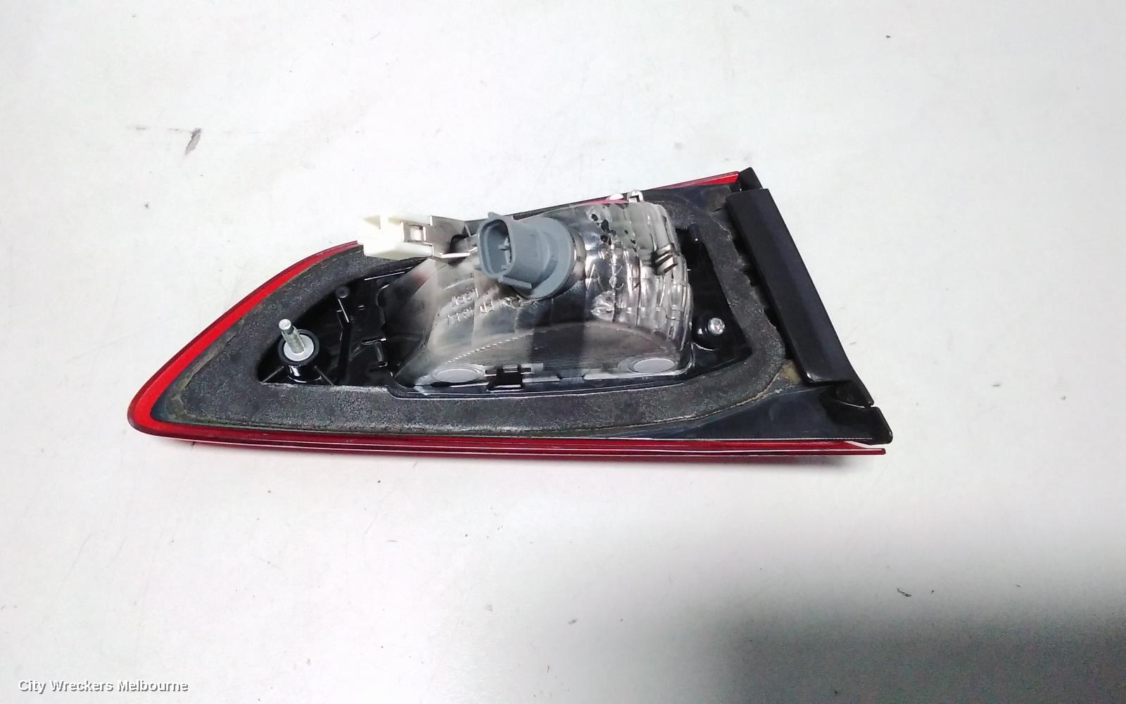 MAZDA CX3 REAR GARNISH, TAILGATE LAMP (RH SIDE), NON LED TYPE, DK, 03/2015 ONWARDS - Image 3