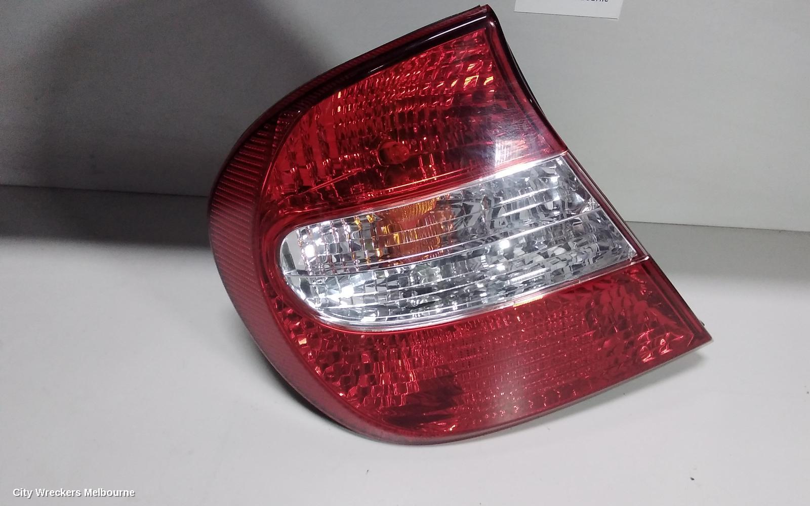 TOYOTA CAMRY LEFT TAILLIGHT, SK36, REVERSE LAMP IN CENTRE, 08/2002 - 09/2004 - Image 1