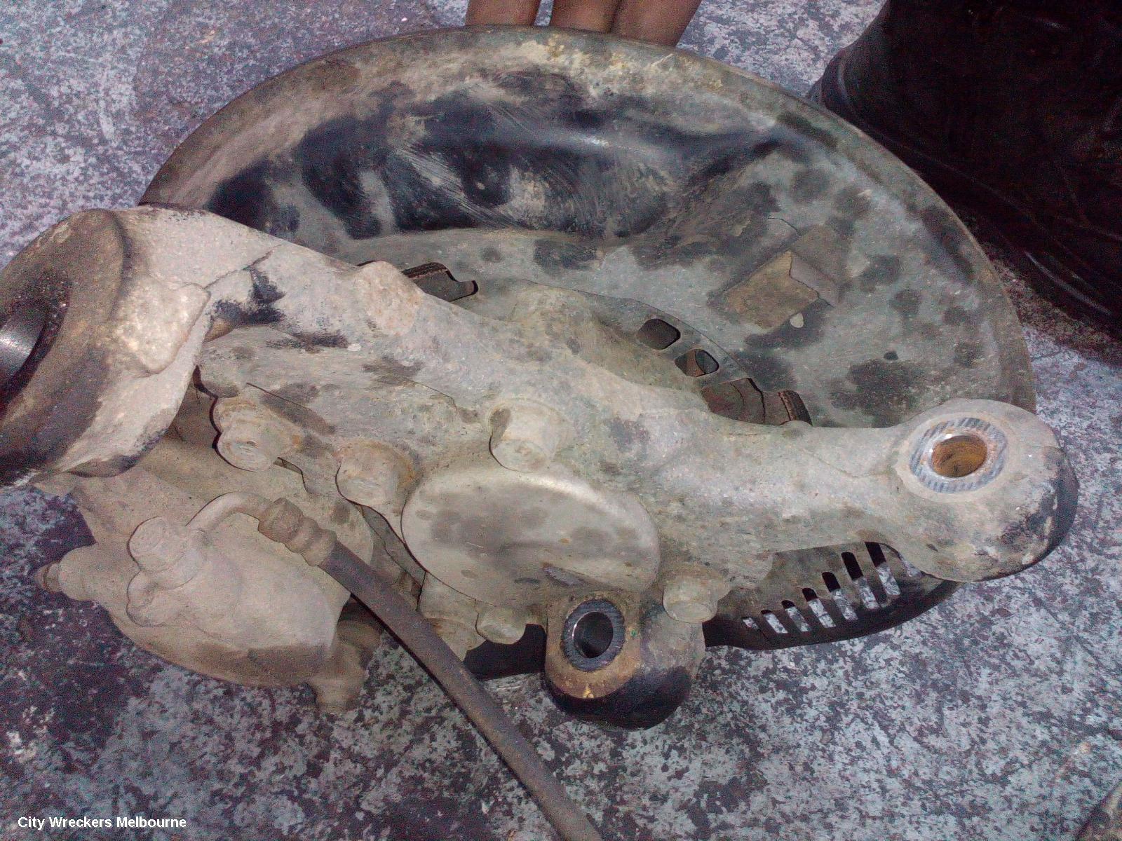 TOYOTA HIACE LEFT FRONT HUB ASSEMBLY, TRH/KDH, NON ABS TYPE, 2WD, 03/2005 - 04/2019 - Image 3