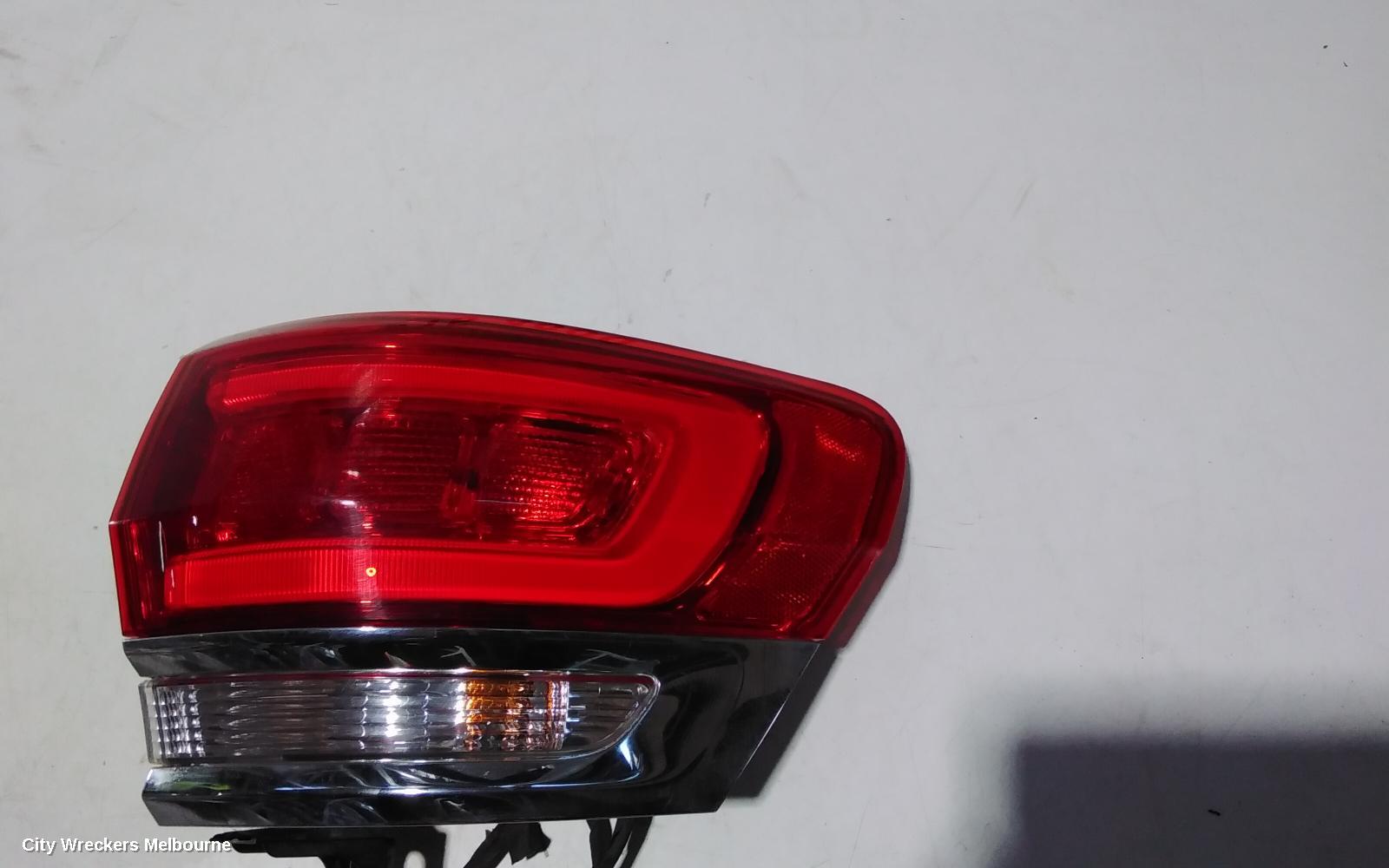 JEEP GRANDCHEROKEE RIGHT TAILLIGHT, WK, LAREDO/OVERLAND/LIMITED, W/ CHROME BEZEL, 04/2013 ONWARDS - Image 3