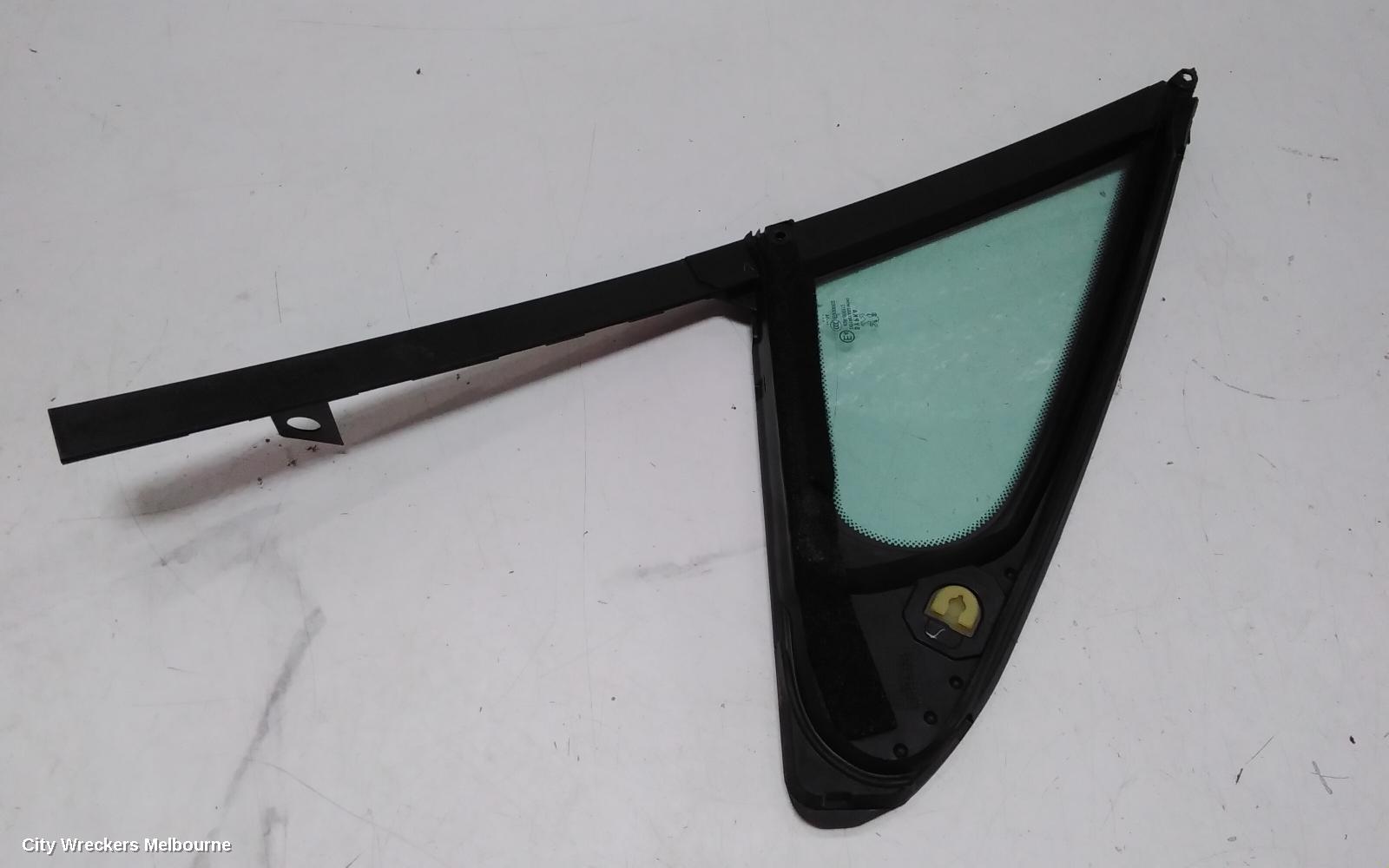 PEUGEOT 508 LEFT FRONT 1/4 DOOR GLASS - Image 3