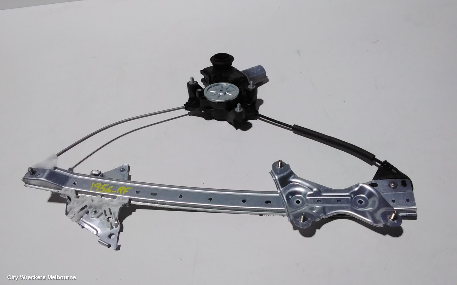 TOYOTA COROLLA RIGHT FRONT WINDOW REG/MOTOR, E210, 07/2018 ONWARDS - Image 2