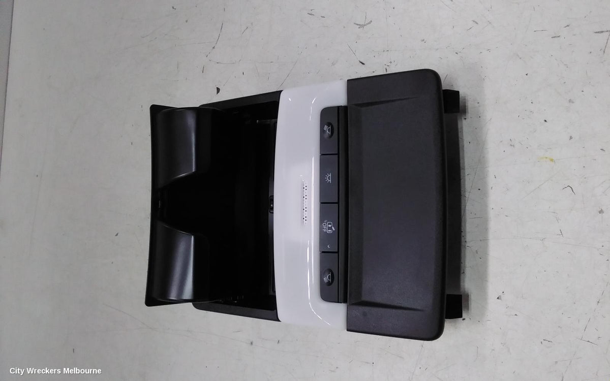 MITSUBISHI OUTLANDER COURTESY LIGHT, ZM, 08/2021 ONWARDS - Image 3