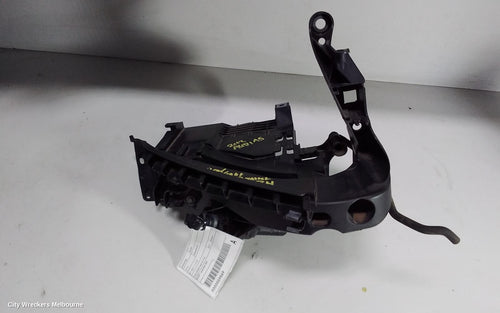 AUDI A5, 8T 10/2011 - 11/2016, HEAD LIGHT BRAKET LEFT: 59570 - Image 2