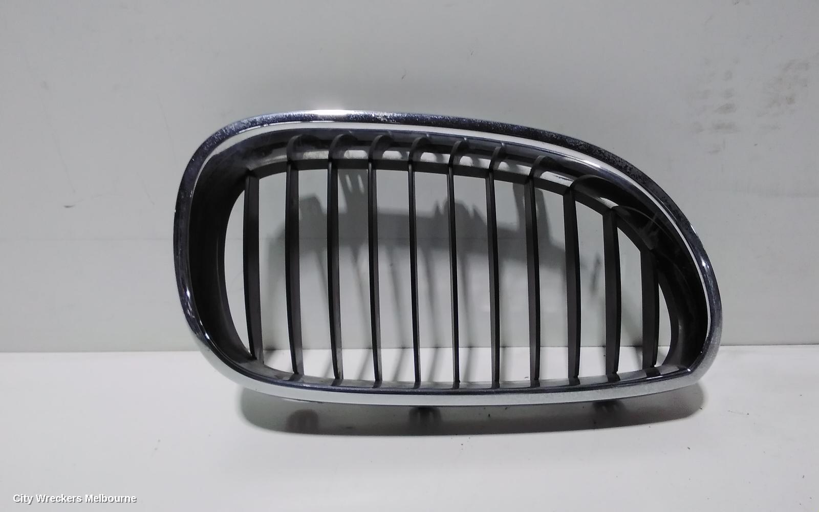 BMW 5 SERIES GRILLE, MAIN GRILLE (RH SIDE), E60, BLACK, 10/2003 - 04/2010 - Image 2