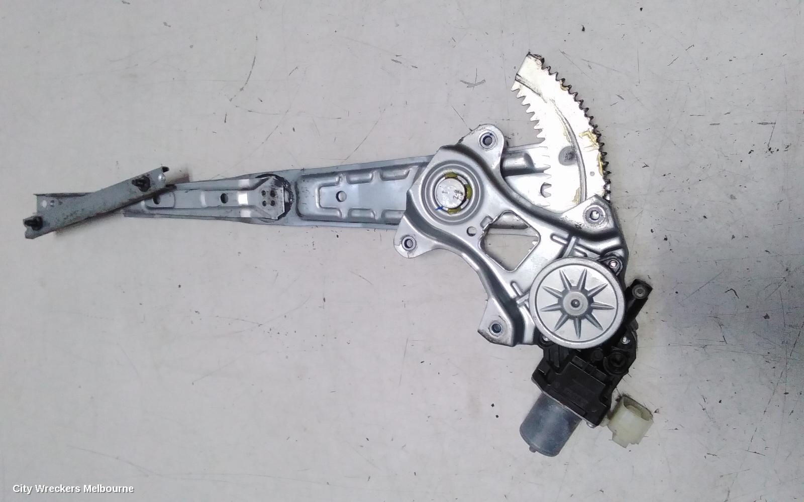 MITSUBISHI TRITON RIGHT FRONT WINDOW REG/MOTOR, MQ-MR, 03/2015 - 10/2023 - Image 1