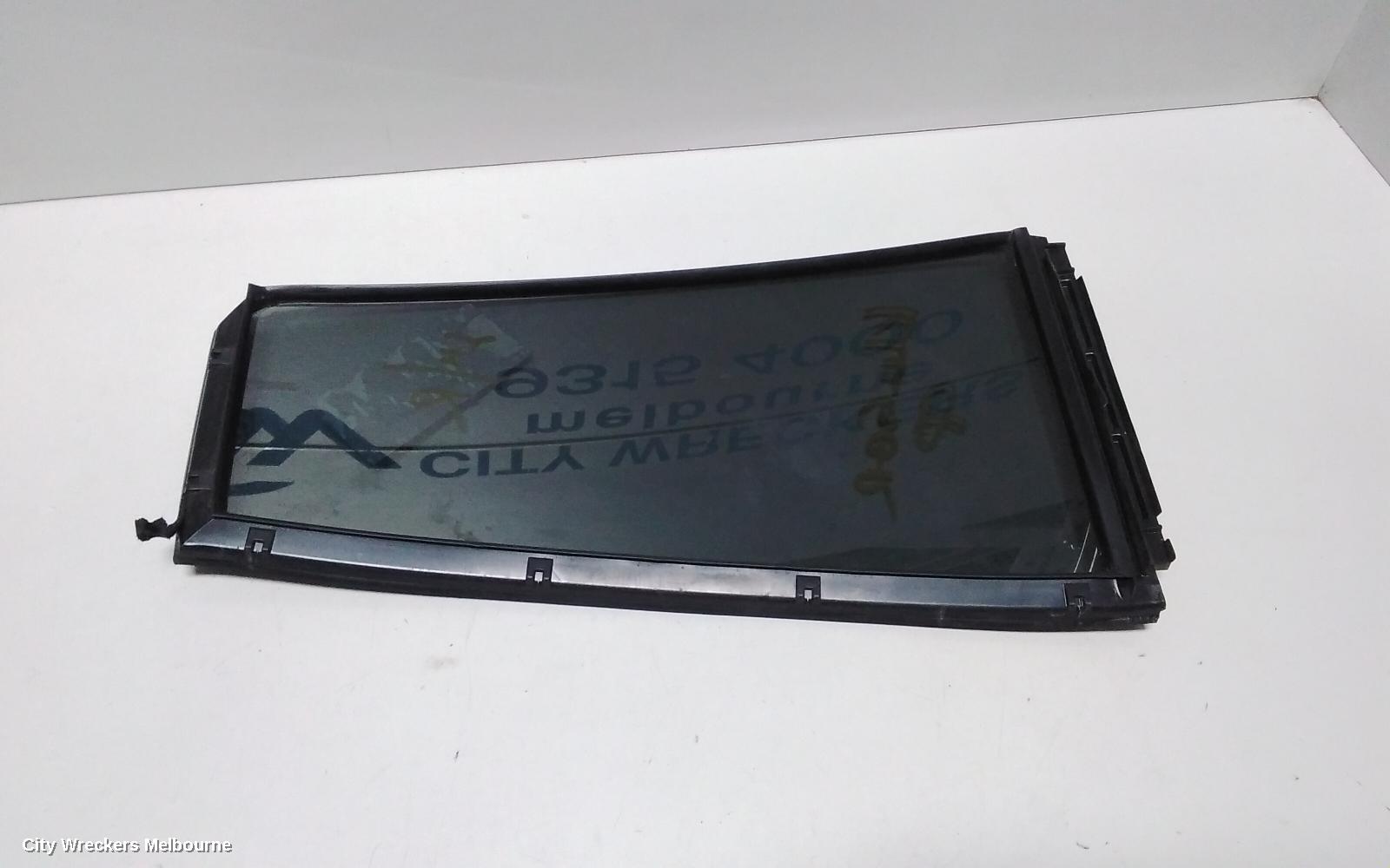 TOYOTA KLUGER LEFT REAR 1/4 DOOR GLASS, GSU40-GSU45, 05/2007 - 02/2014 - Image 3