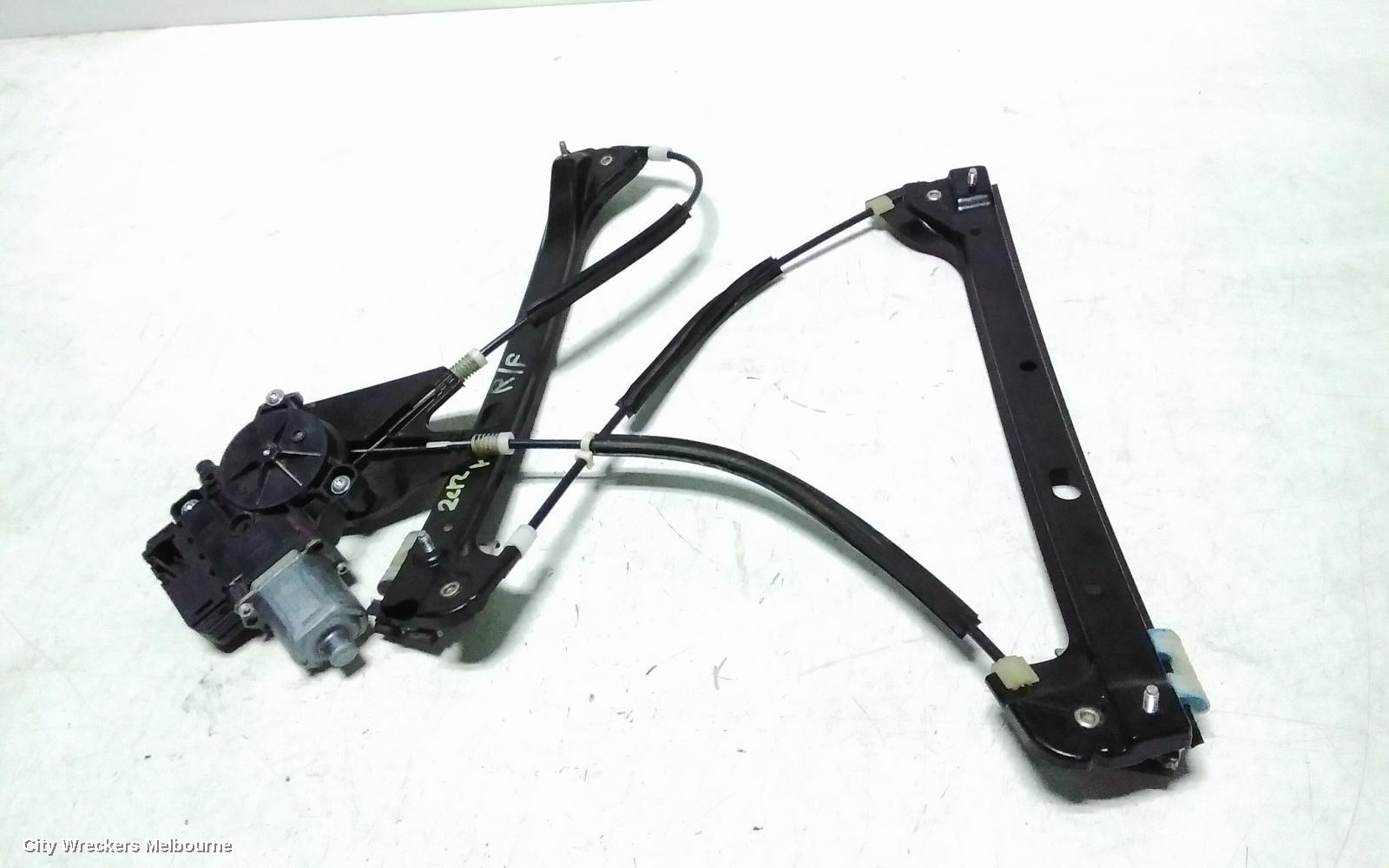 VOLKSWAGEN POLO RIGHT FRONT WINDOW REG/MOTOR, 6R, POWER, 5DR HATCH, 05/2010 - 05/2014 - Image 1
