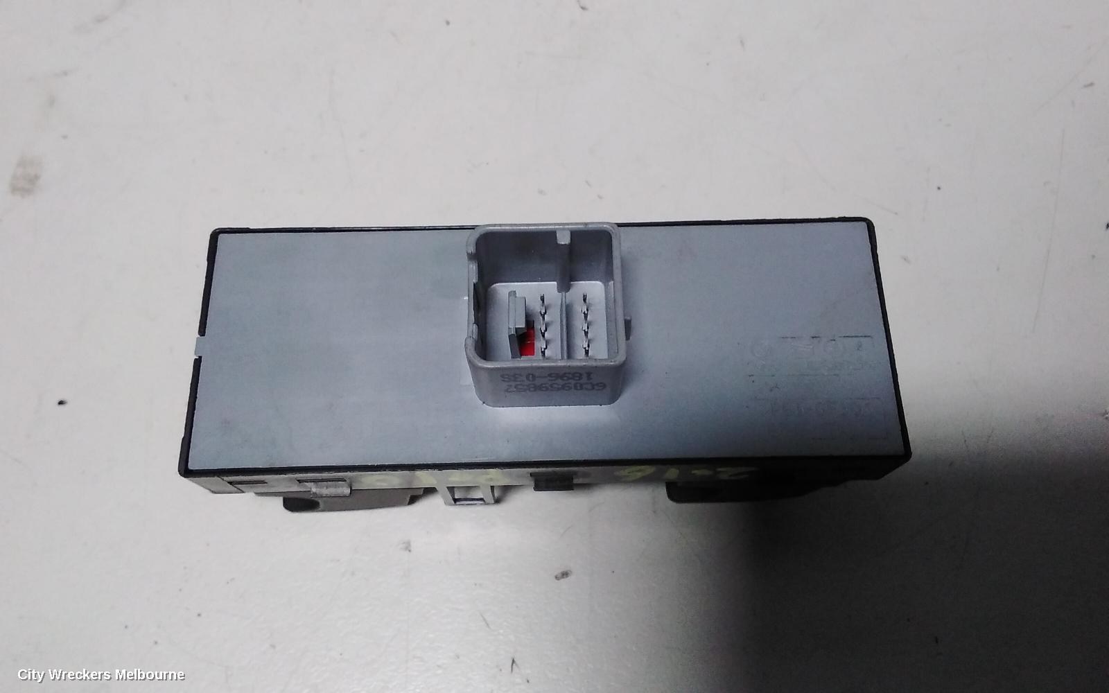 VOLKSWAGEN POLO PWR DR WIND SWITCH, RH FRONT (MASTER SWITCH), 6R, 05/2014 - 09/2017 - Image 2