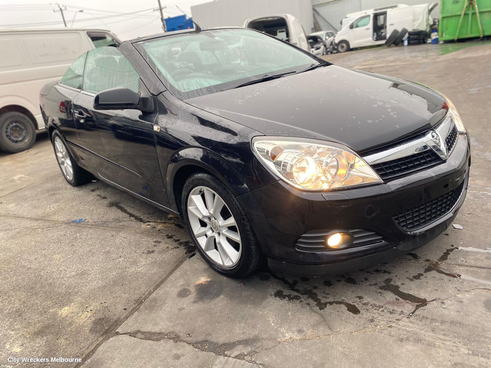 HOLDEN ASTRA LEFT FRONT DOOR, AH, CABRIO, 11/2006 - 08/2009 - Image 2