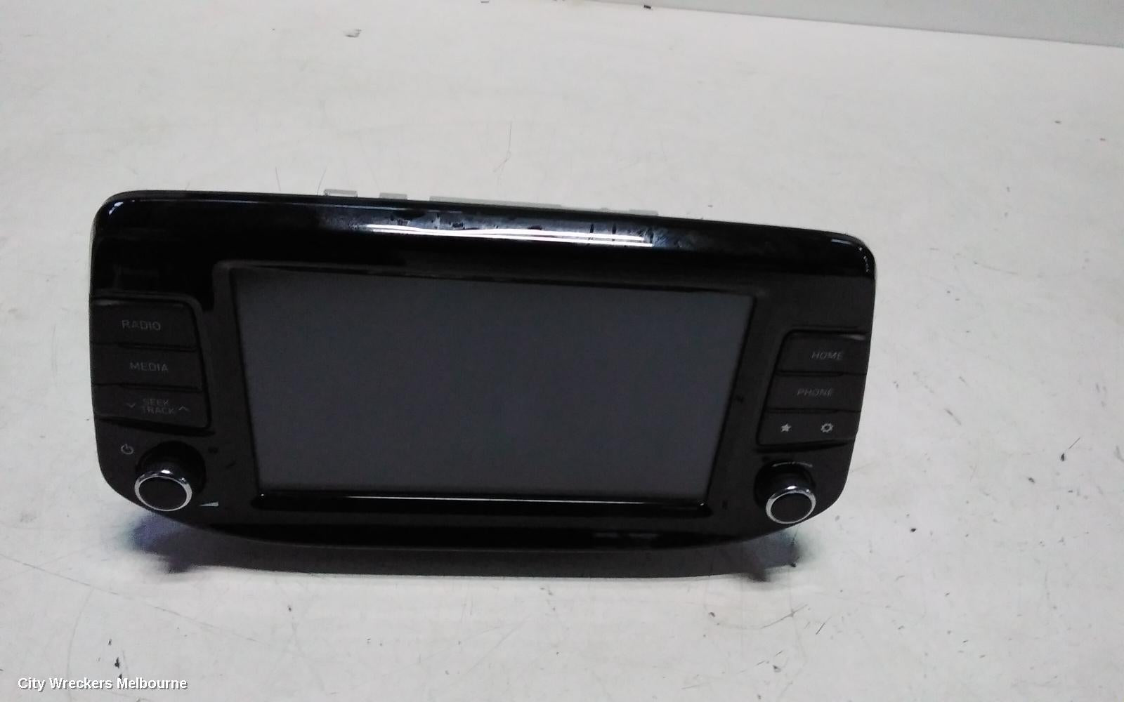 HYUNDAI I30 RADIO/CD/DVD/SAT/TV, HEAD UNIT, W/ DISPLAY UNIT, 8IN TOUCHSCREEN, W/ SAT NAV/PREMIUM AUDIO TYPE, PD, HATCH (S. KOREA VIN KMHH), 03/2017 - 07/2020 - Image 2