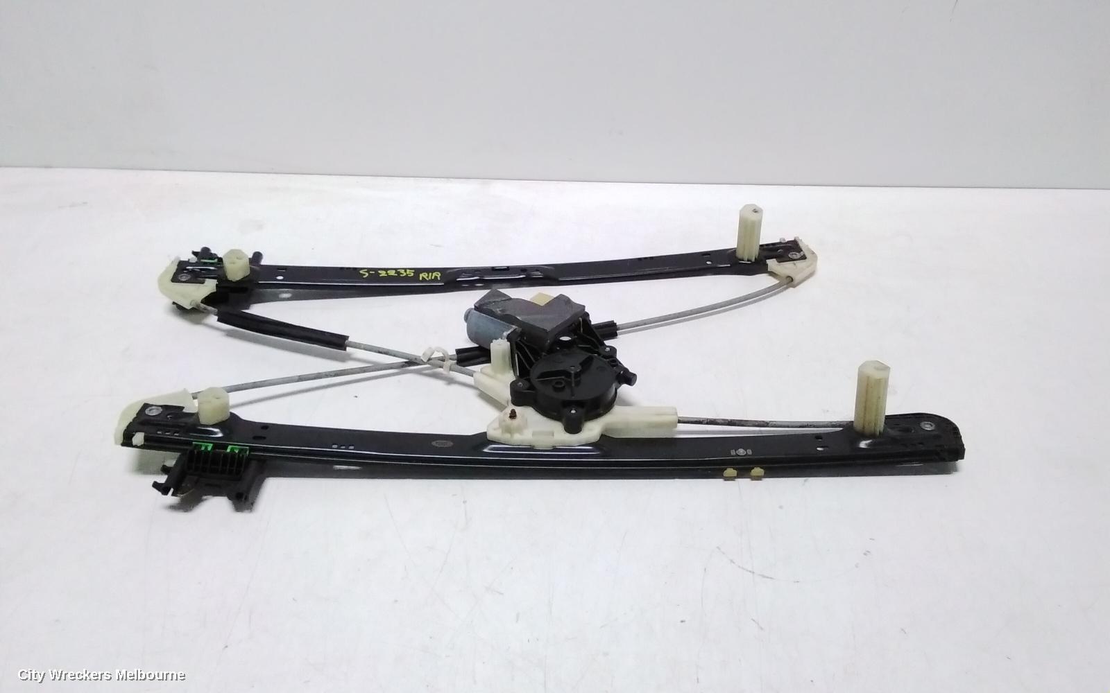 LAND ROVER RANGEROVER SPORT RIGHT REAR WND REG/MOTOR, L494, 12/2013 - 04/2022 - Image 1