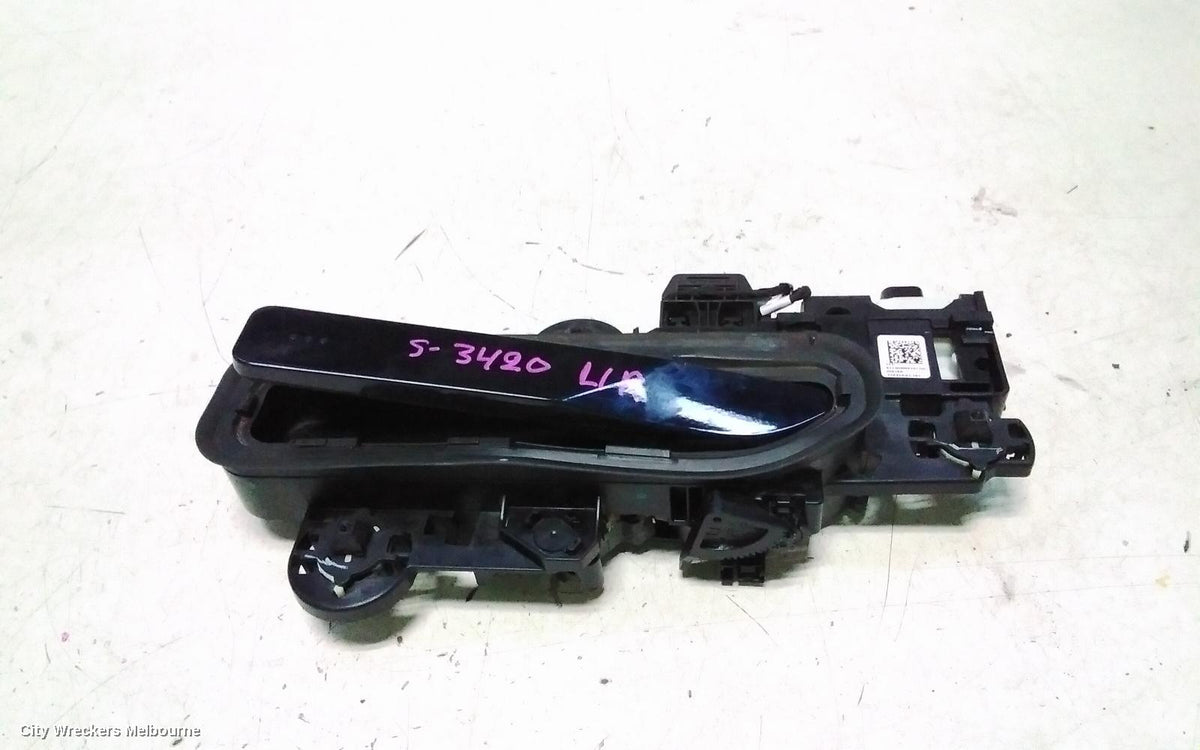 MAHINDRA XUV700 DOOR HANDLE, W601, LH REAR, OUTER, W/ SMART HANDLES TYPE, 01/2023 ONWARDS - Image 1