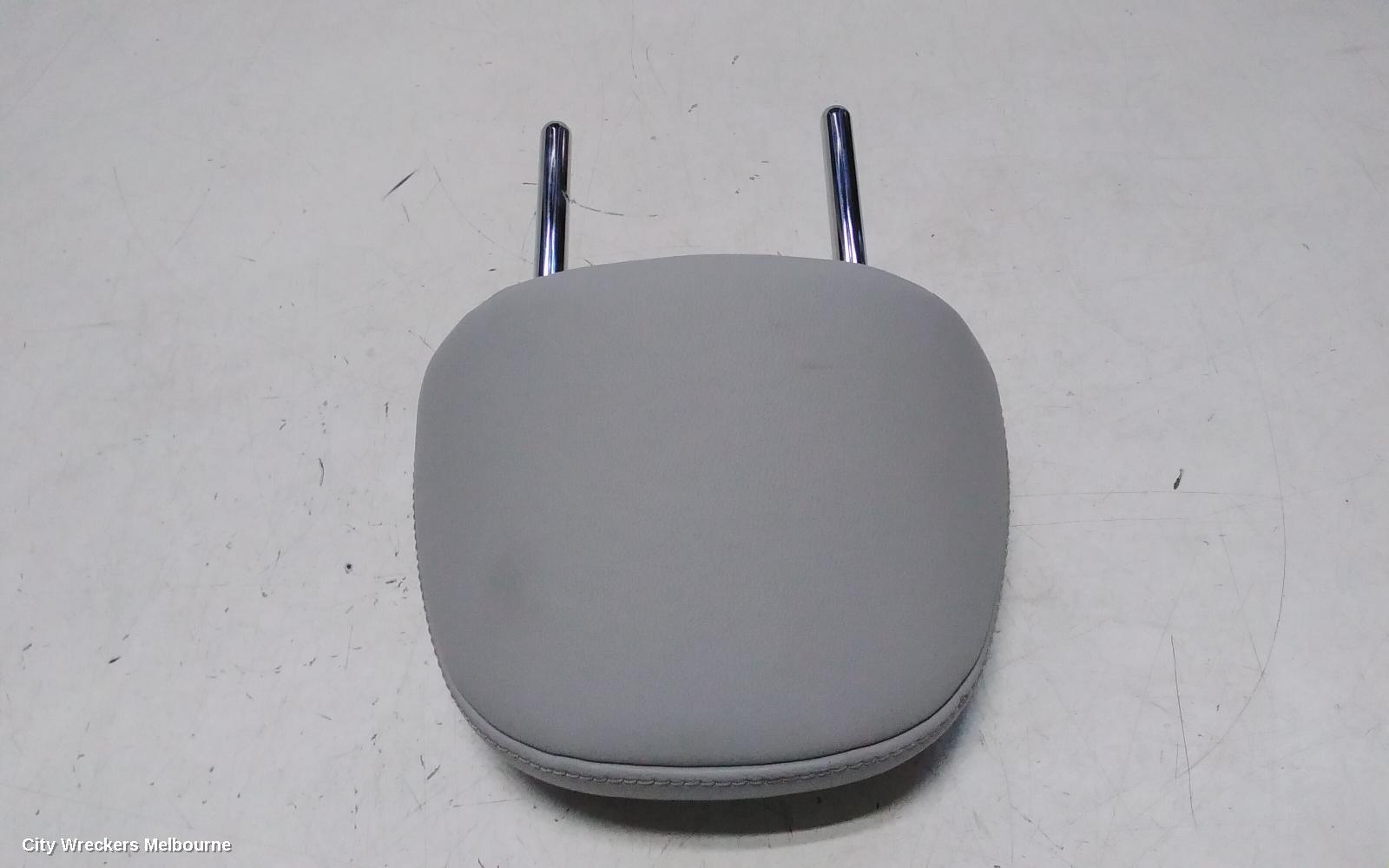 MITSUBISHI OUTLANDER HEADREST, RH REAR 2ND ROW, LEATHER, LIGHT GREY, ZM, 08/2021 ONWARDS - Image 2