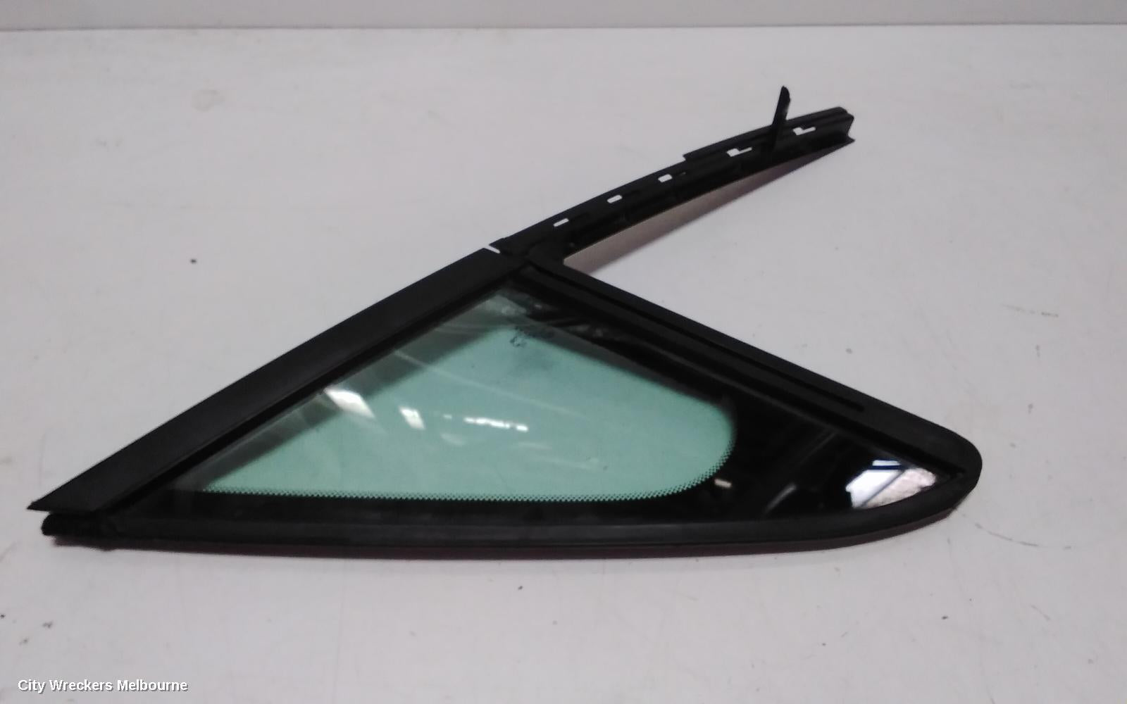 PEUGEOT 508 LEFT FRONT 1/4 DOOR GLASS - Image 1