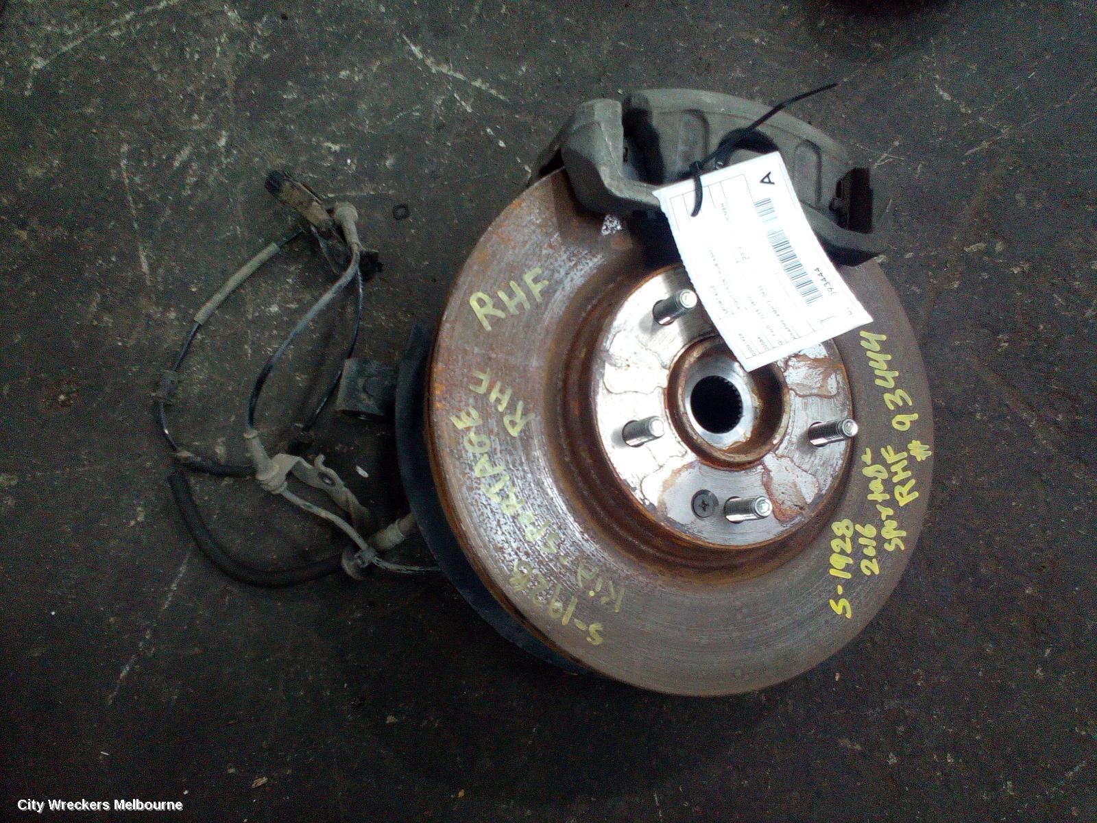 KIA SPORTAGE RIGHT FRONT HUB ASSEMBLY, QL, FWD, 10/2015 - 08/2021 - Image 2