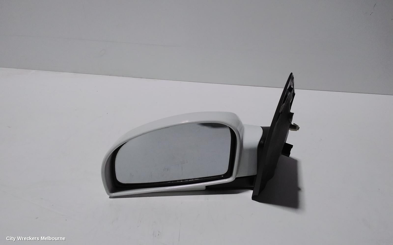 HYUNDAI GETZ LEFT DOOR MIRROR, TB, 3DR/5DR HATCH, POWER, COLOUR CODED, 09/2002 - 09/2011 - Image 1