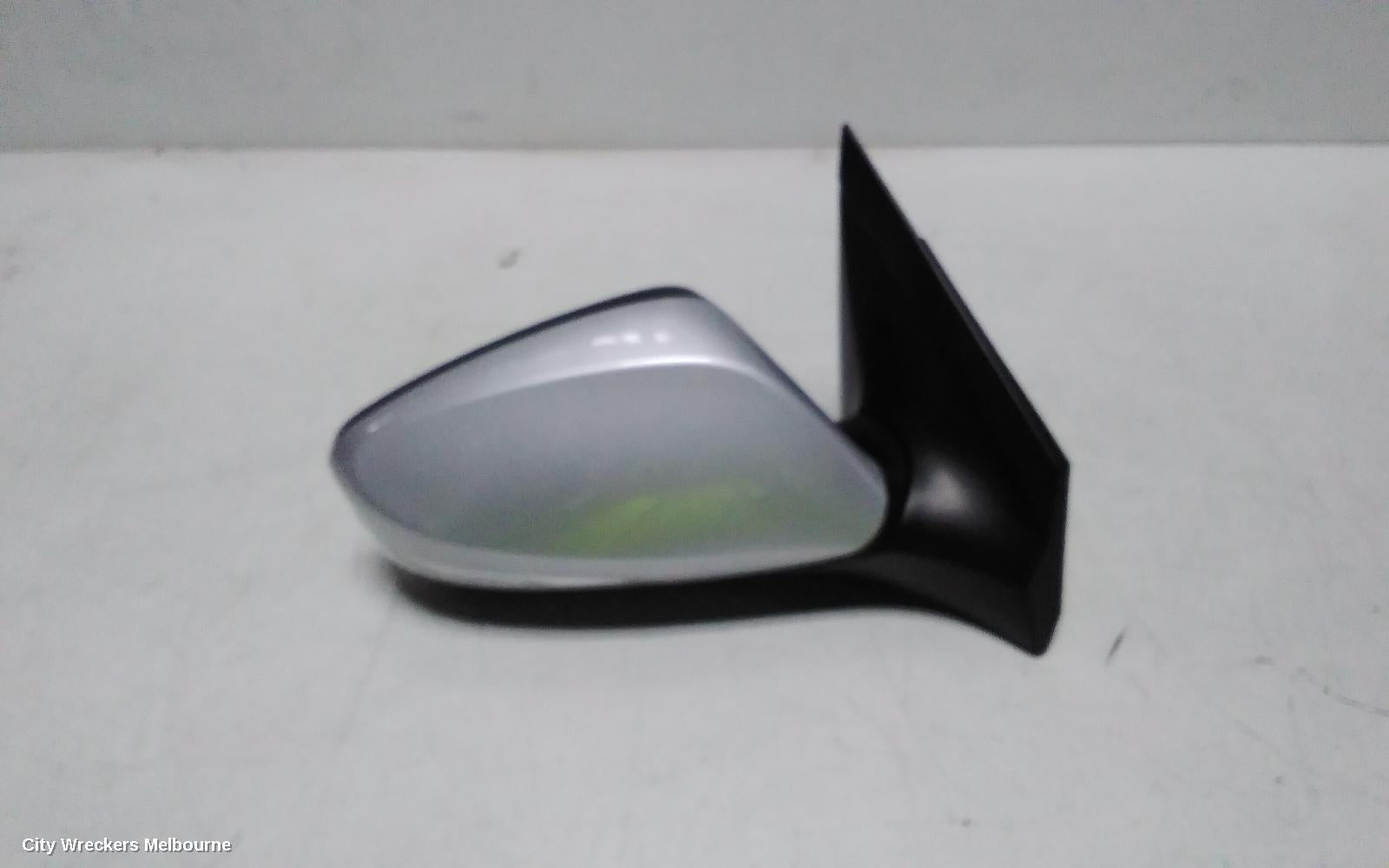 HYUNDAI ACCENT RIGHT DOOR MIRROR, RB, W/ ELECT ADJ, MANUAL FOLD, HEATED, INDICATOR TYPE, 05/2011 - 12/2019 - Image 1