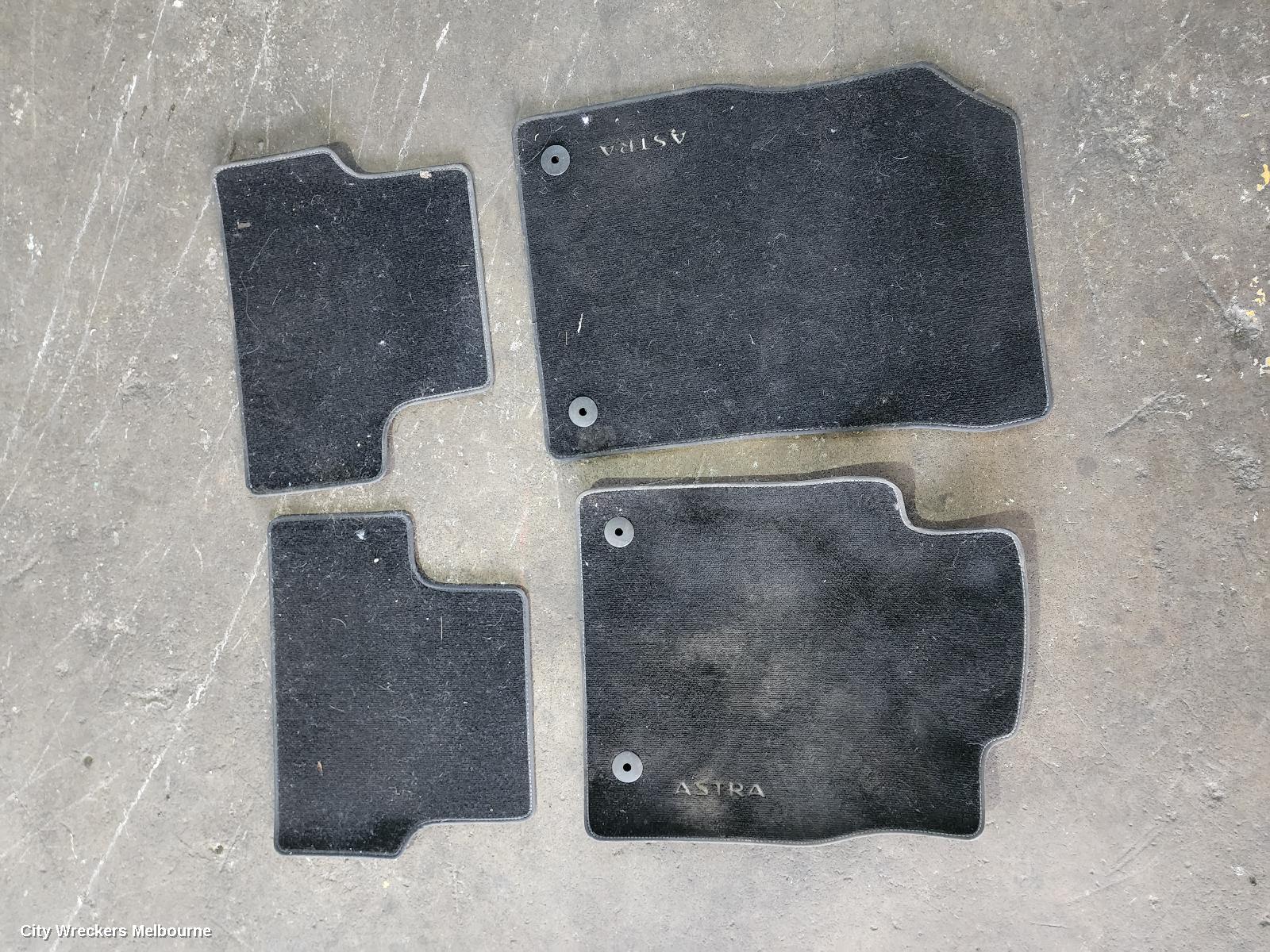 HOLDEN ASTRA FLOOR MATS, PJ, GTC, 12/2014 - 01/2017 - Image 3