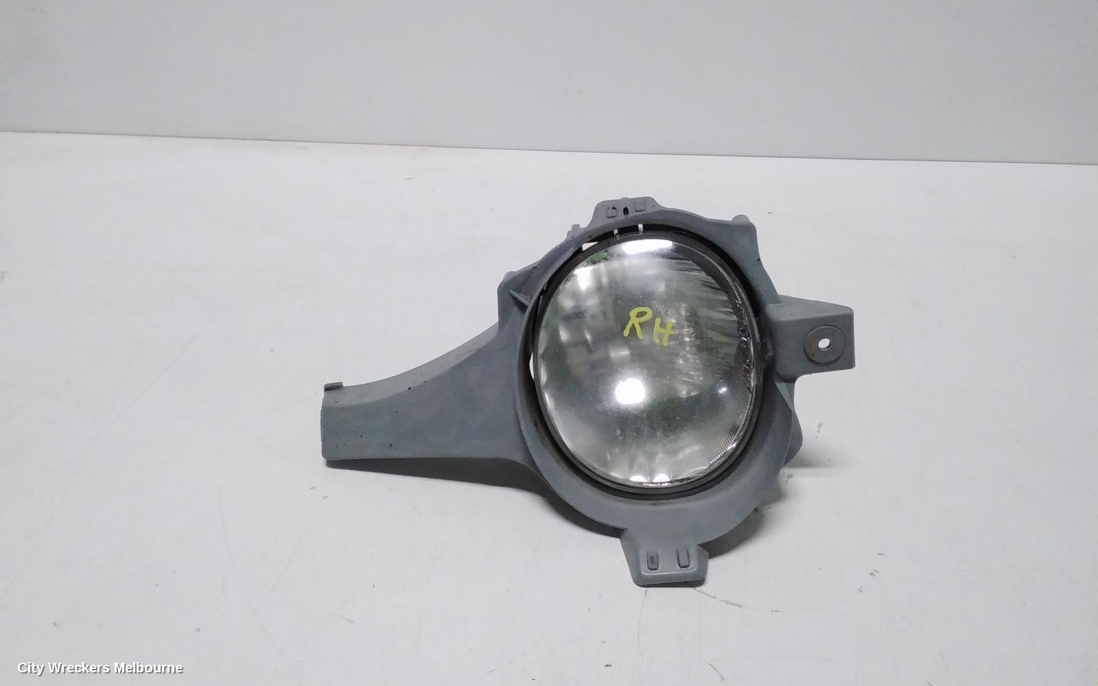 TOYOTA HILUX RIGHT INDICATOR/FOG/SIDE, BUMPER FOGLAMP, 03/2005 - 09/2008 - Image 1