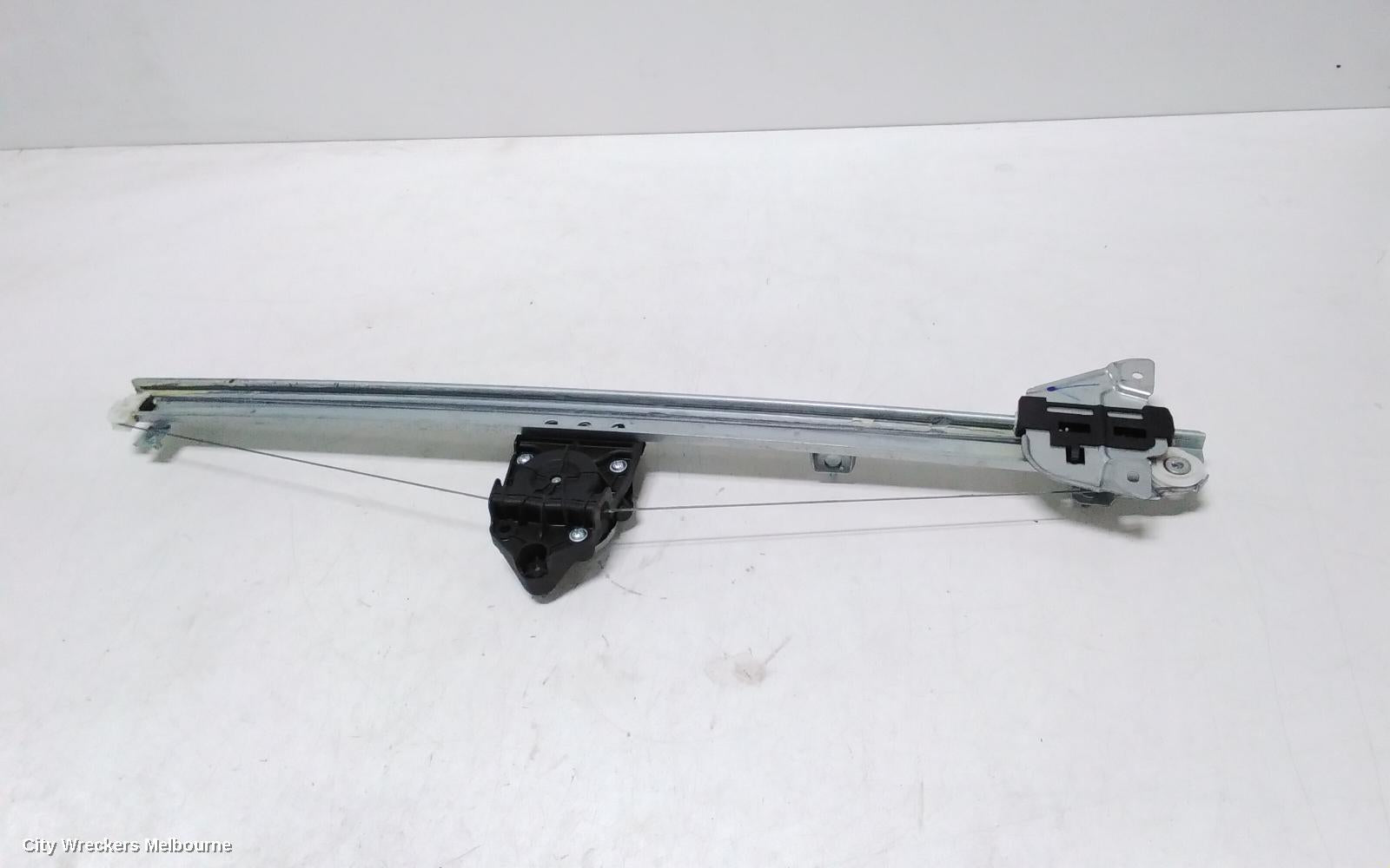 LDV DELIVER 9 RIGHT FRONT WINDOW REG/MOTOR, DOOR REG ASSY (REG AND MOTOR), 07/2020 ONWARDS - Image 2