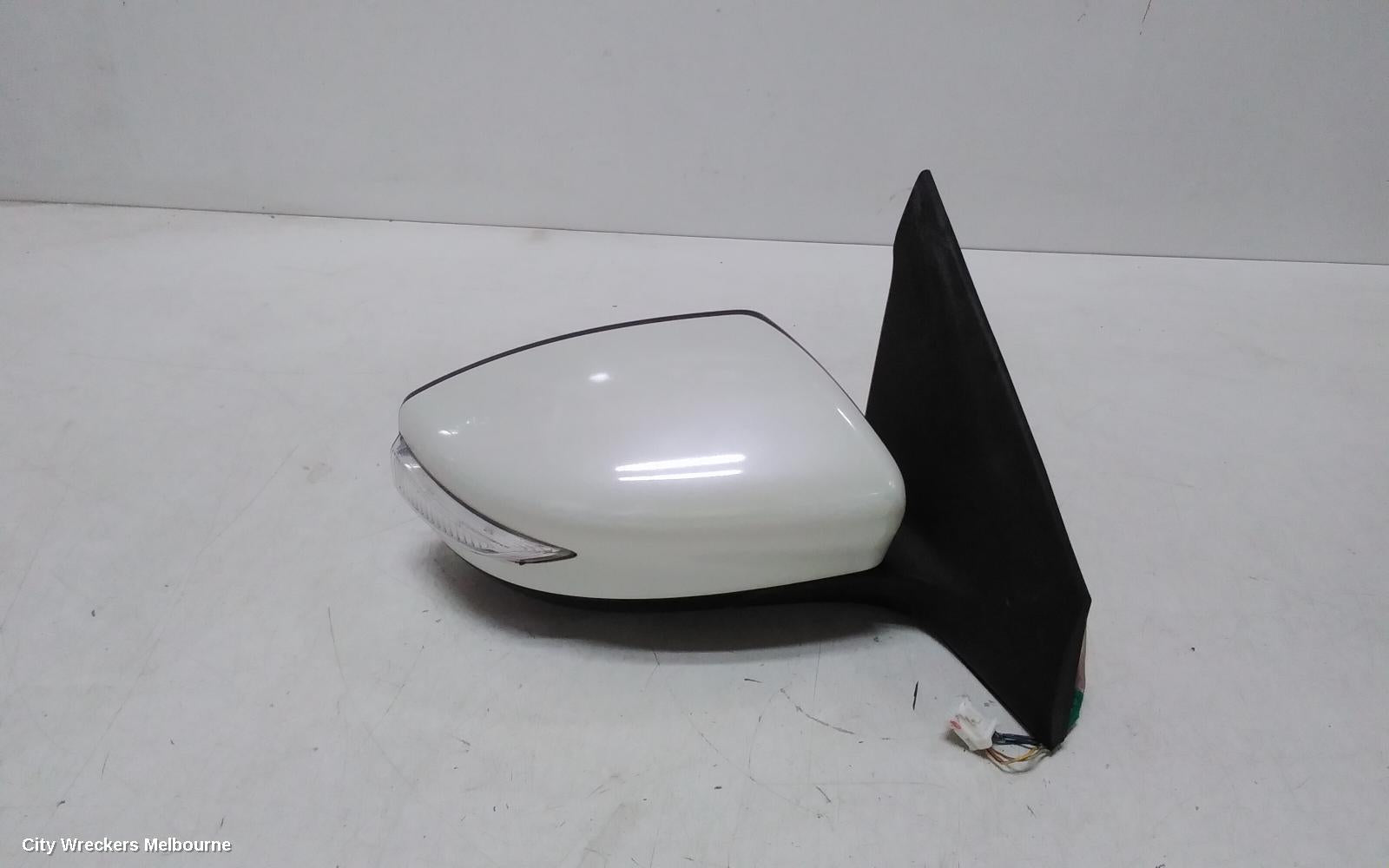 NISSAN PULSAR RIGHT DOOR MIRROR, B17, SEDAN, MANUAL FOLD TYPE, 12/2012 - 12/2017 - Image 2