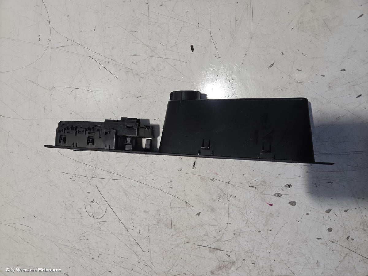 MERCEDES SPRINTER PWR DR WIND SWITCH, VS30, RH FRONT (MASTER SWITCH), W/ POWER FOLD MIRROR SWITCH TYPE, 05/2018 ONWARDS - Image 3