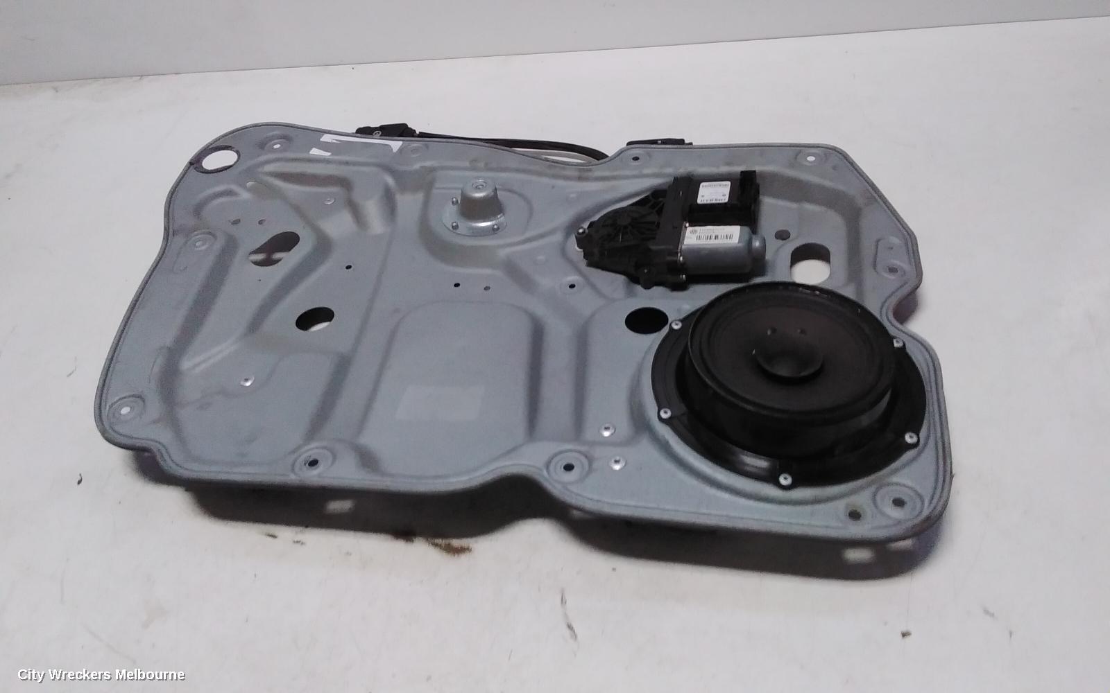 VOLKSWAGEN CADDY LEFT FRONT WINDOW REG/MOTOR, 2K, POWER, 12/2004 - 06/2015 - Image 3