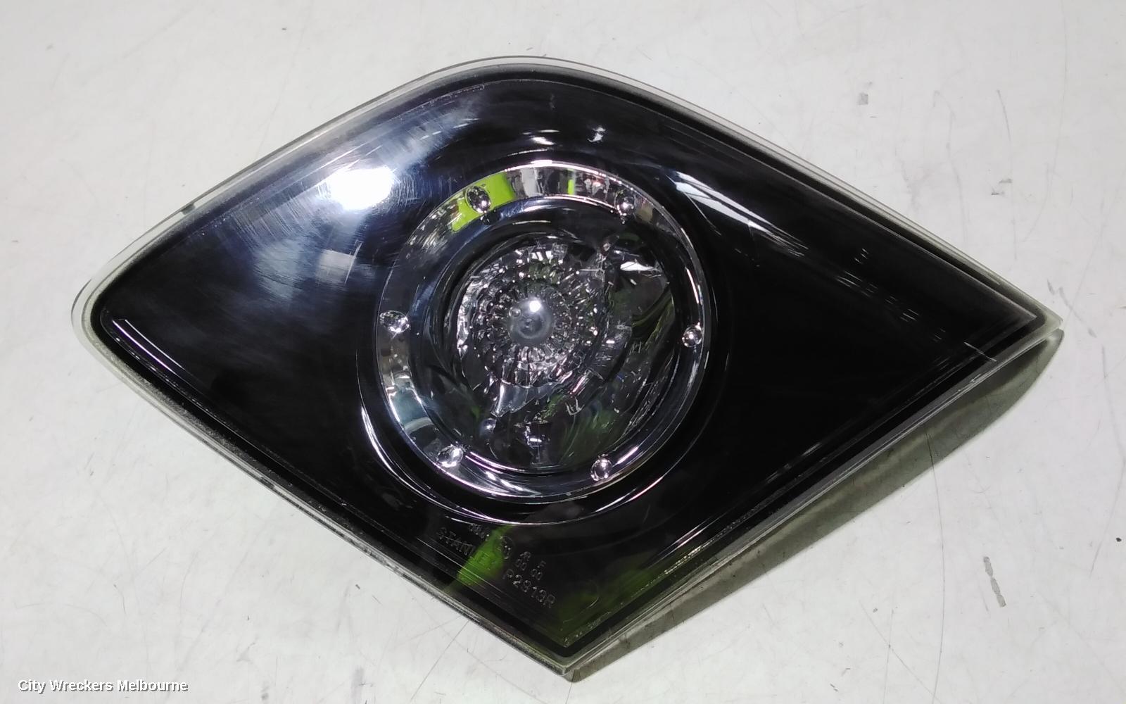 MAZDA 3 REAR GARNISH, TAILGATE LAMP (RH SIDE), 2.3, HATCH, BK, 10/2003 - 06/2006 - Image 1