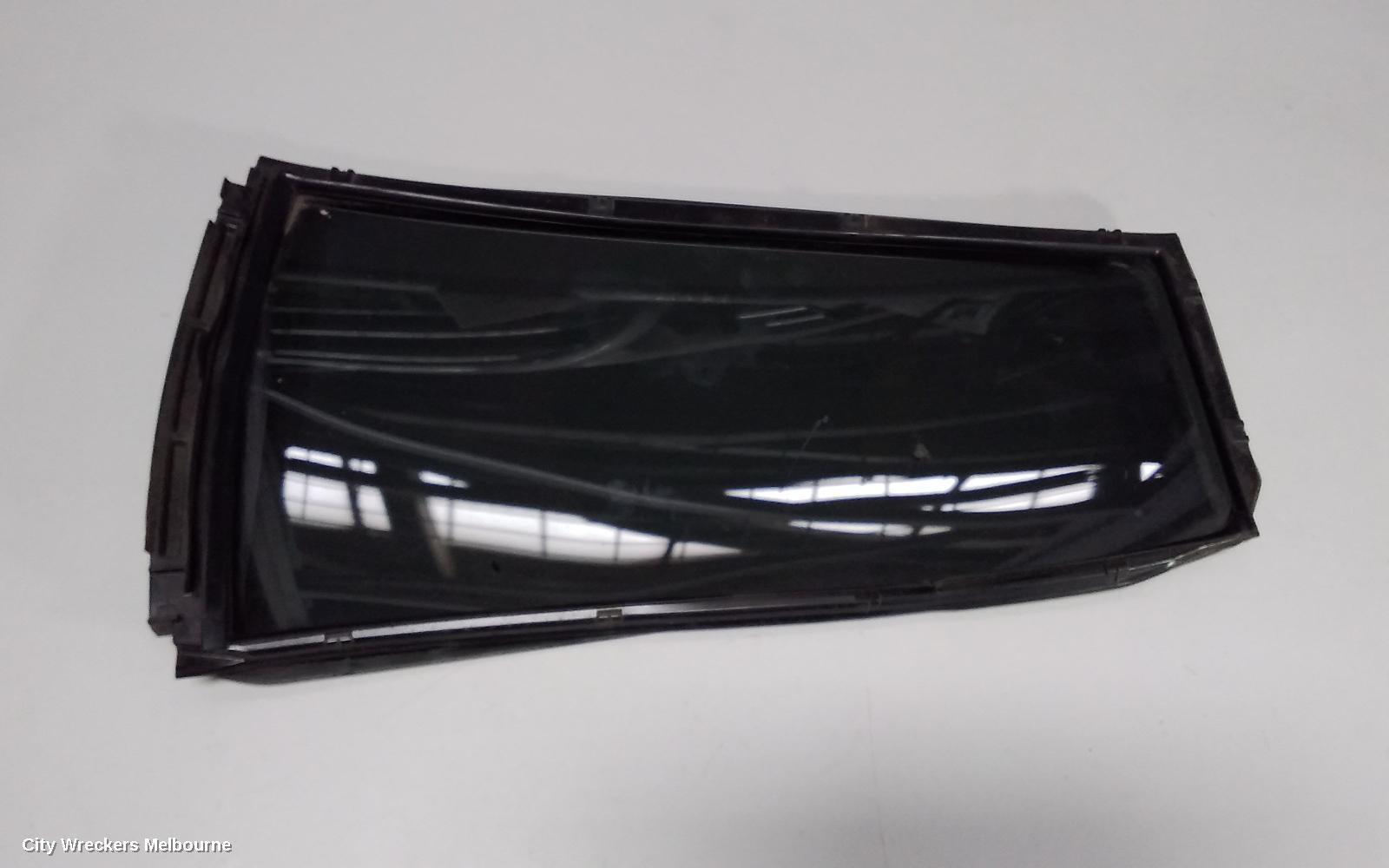 TOYOTA KLUGER LEFT REAR 1/4 DOOR GLASS, GSU40-GSU45, 05/2007 - 02/2014 - Image 1