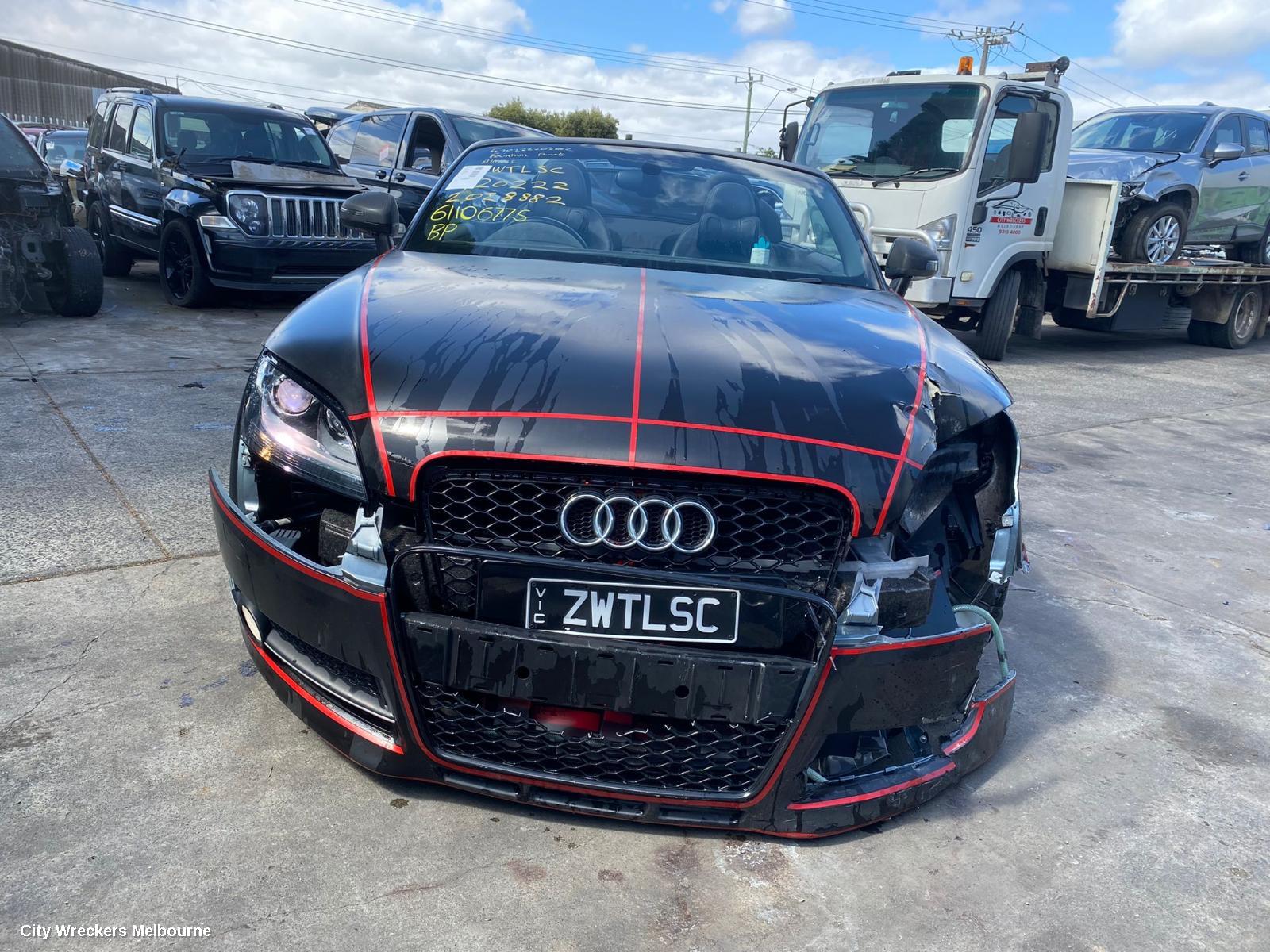 AUDI TT ENGINE COVER - Image 1