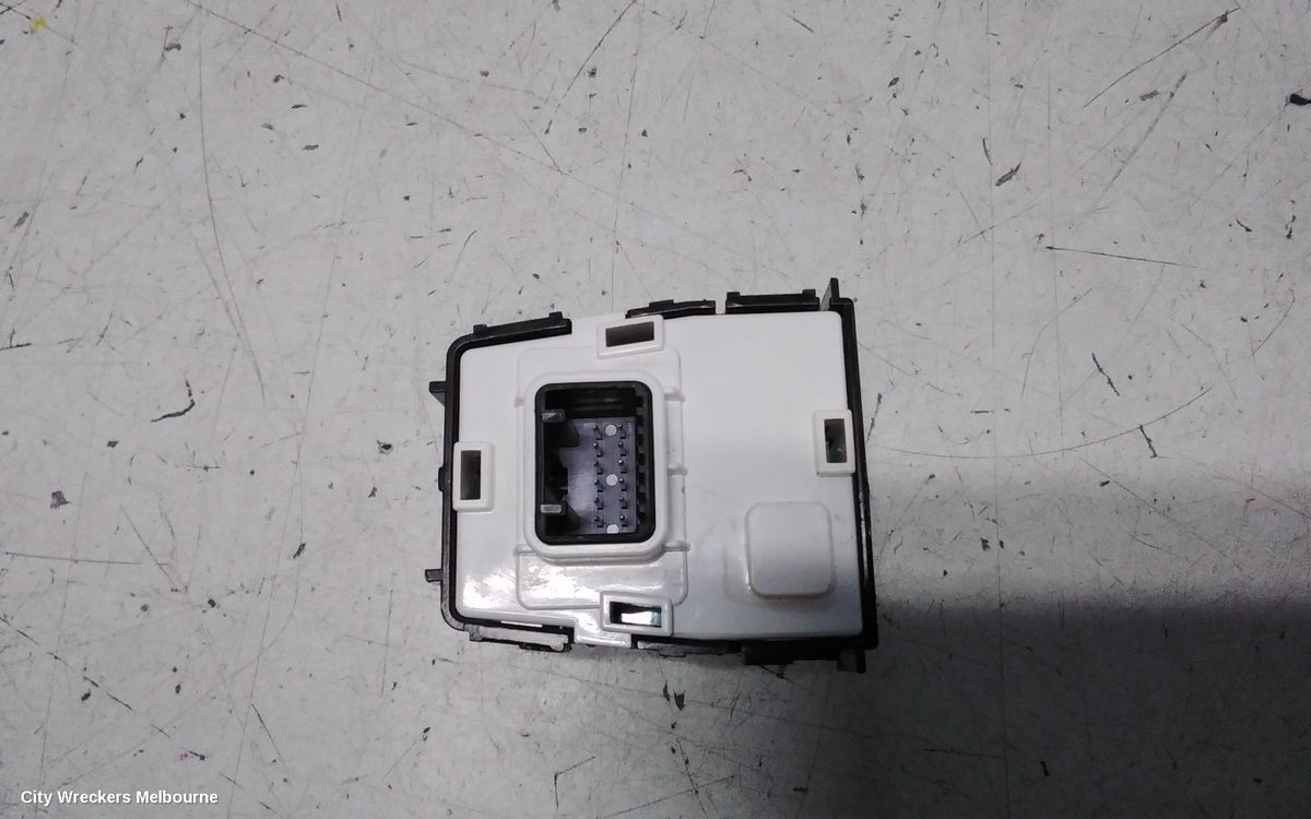 KIA CERATO, BD, MIRROR SWITCH, W/ POWER FOLD TYPE, 04/2018 - 09/2024 - Image 3