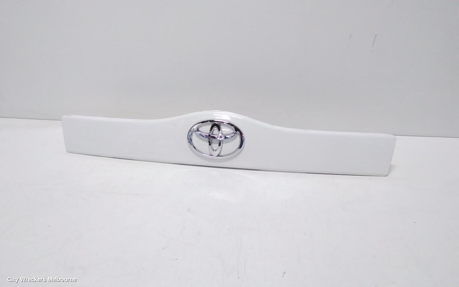 TOYOTA PRIUS REAR GARNISH, ZVW30R, TAILGATE GARNISH (CENTRE), 07/2009 - 12/2015 - Image 2