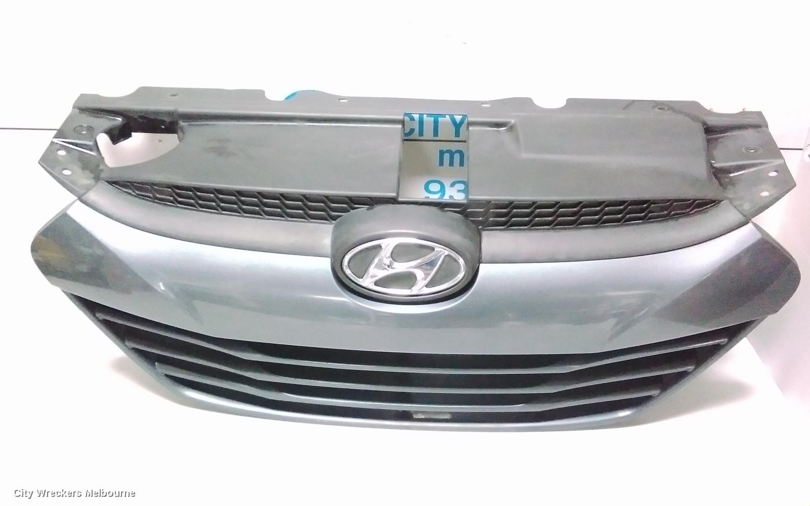 HYUNDAI IX35 GRILLE, GRILLE MOULD (CENTRE), SE/TROPHY, LM SERIES, 10/2013 - 01/2016 - Image 2