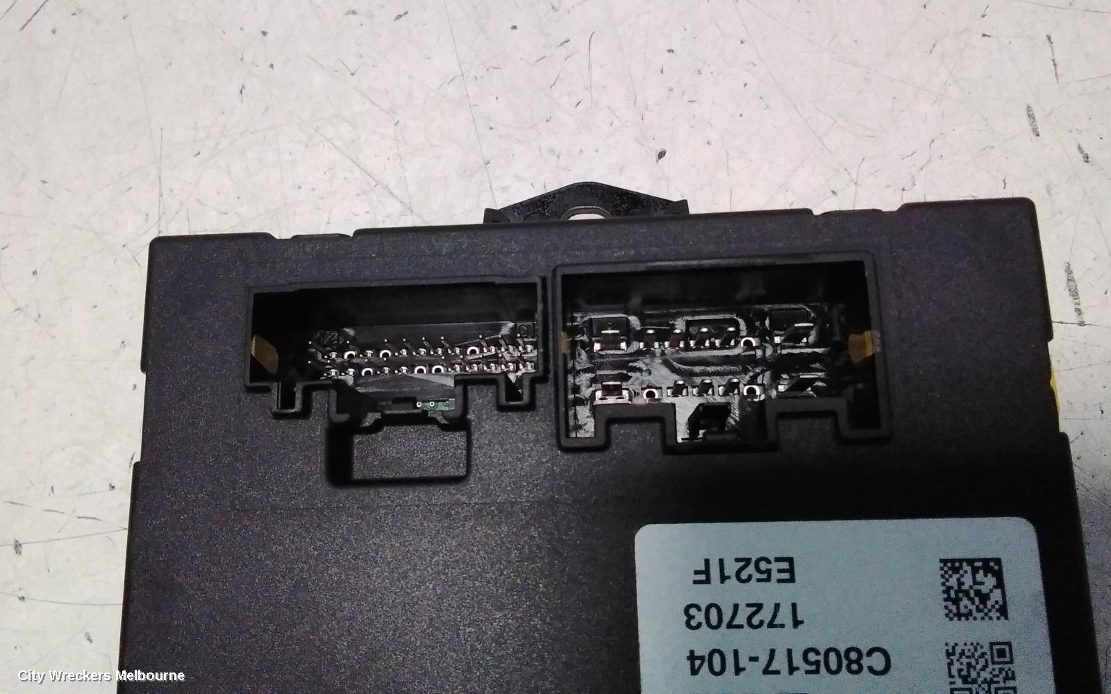 LAND ROVER RANGEROVER VELAR, L560, 05/2017 ONWARDS, P/N J8A2-14B673-AG  GENUINE RANGE ROVER VELAR TAILGATE CONTROL MODULE : 140974 - Image 3