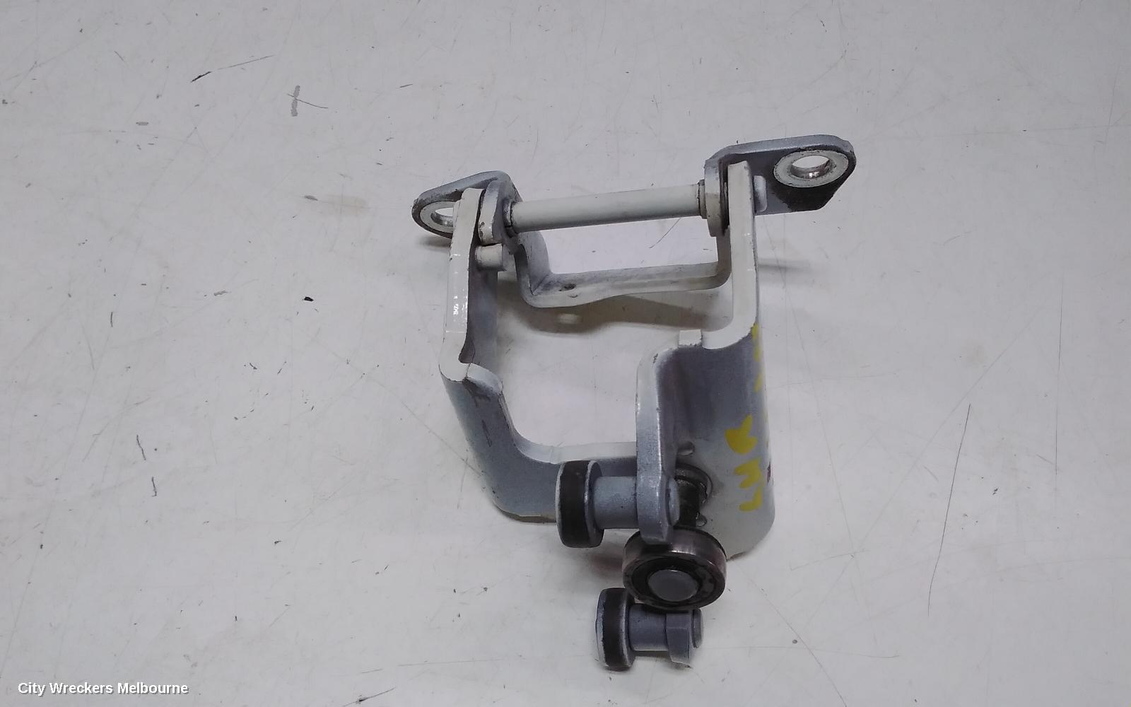 TOYOTA HIACE, 300 SERIES, 02/2019 ONWARDS, LHR DOOR ROLLER FITS IN THE MIDDLE DOOR / CENTER BACK SIDE: 111673 - Image 3
