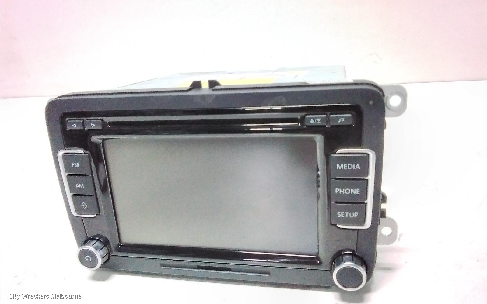 VOLKSWAGEN POLO RADIO/CD/DVD/SAT/TV, DISPLAY UNIT, 5.0IN COMPOSITION COLOUR, NON SAT NAV TYPE, 6R, 05/2010 - 09/2017 - Image 2