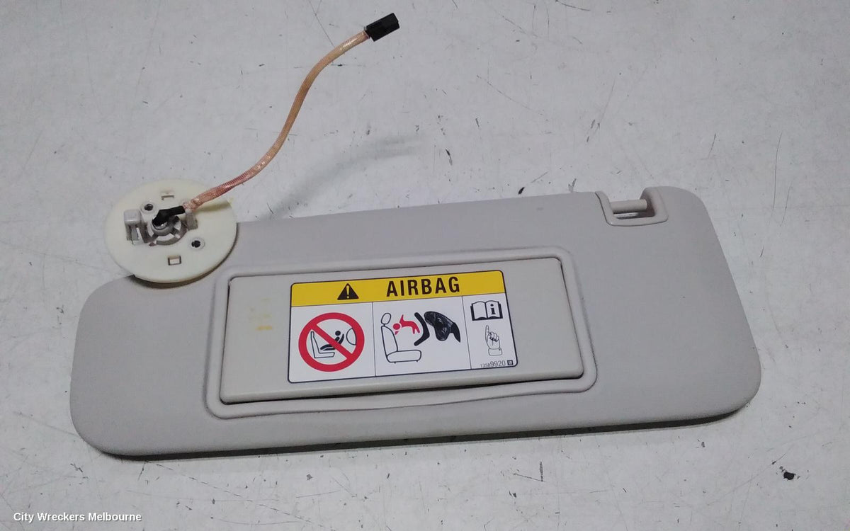 HOLDEN ASTRA SUNVISOR, BK-BL, LH SIDE, W/ LIGHT, 09/2016 - 12/2020 - Image 2